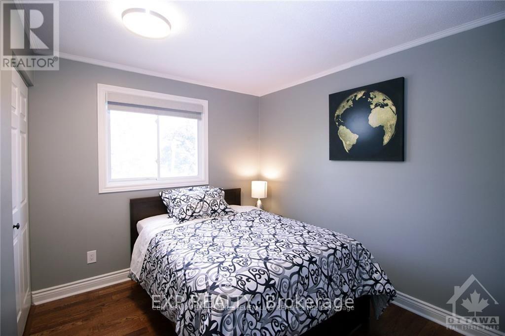 74 Seabrooke Drive, Ottawa, Ontario  K2L 2K5 - Photo 13 - X12702854