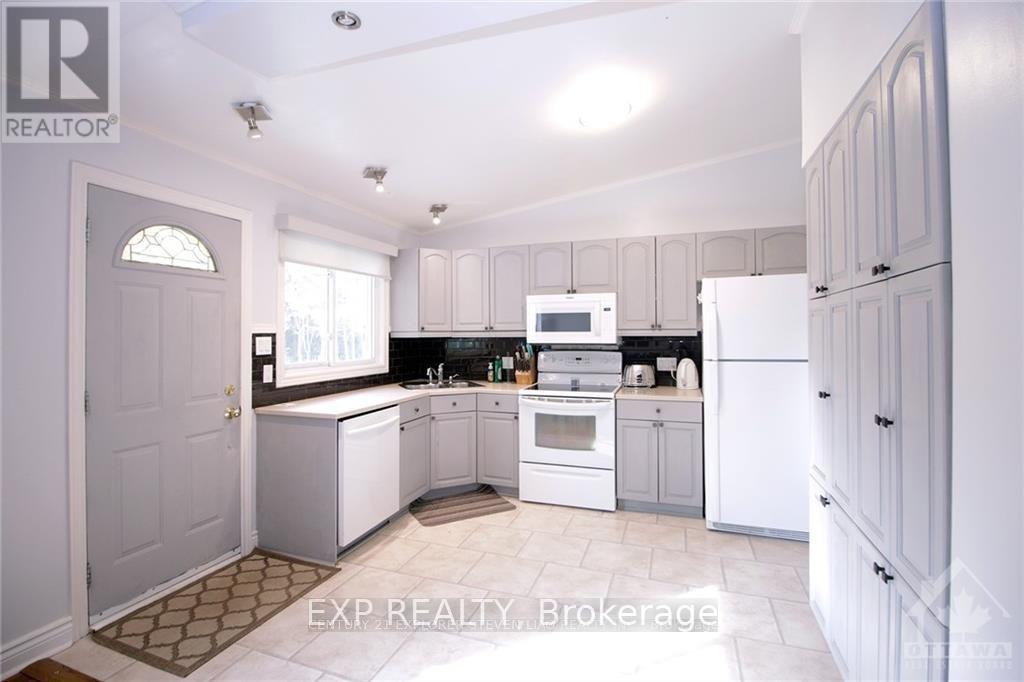 74 Seabrooke Drive, Ottawa, Ontario  K2L 2K5 - Photo 6 - X12702854