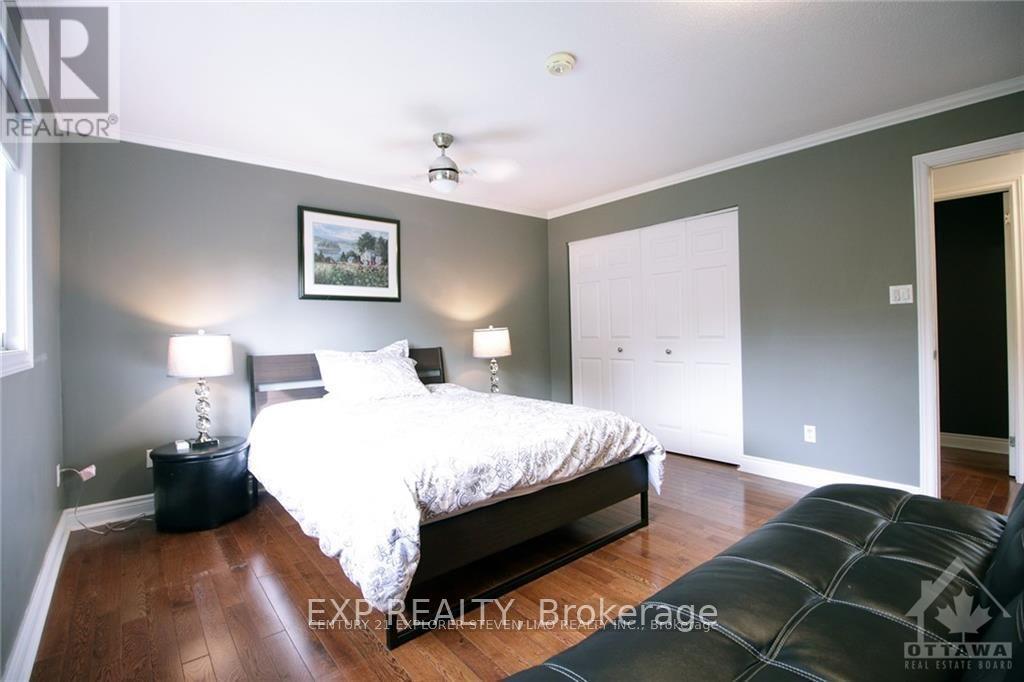 74 Seabrooke Drive, Ottawa, Ontario  K2L 2K5 - Photo 9 - X12702854