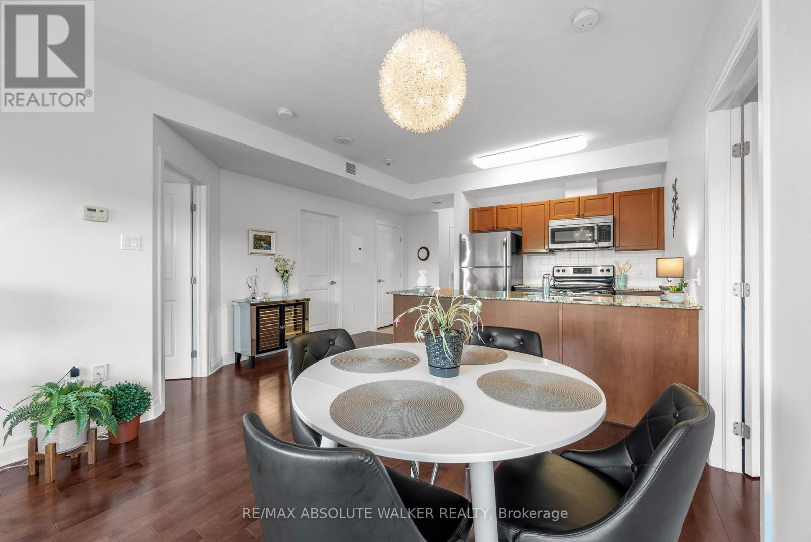 207 - 90 Landry Street, Ottawa, Ontario  K1L 0A9 - Photo 2 - X12702958