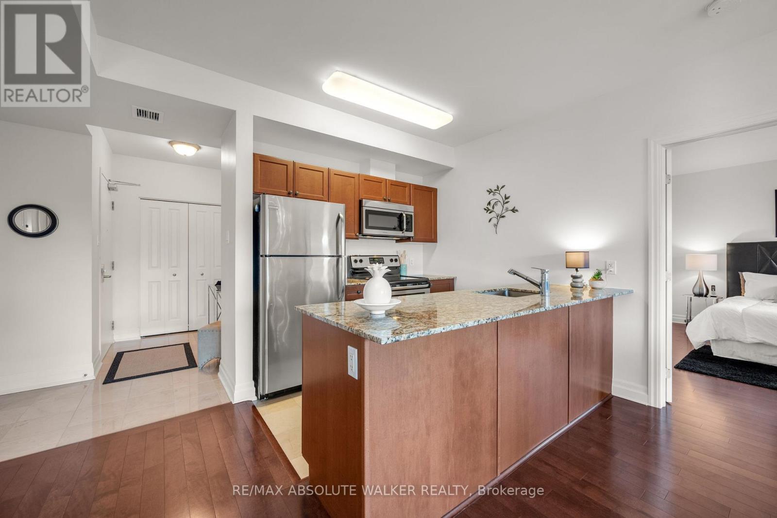 207 - 90 Landry Street, Ottawa, Ontario  K1L 0A9 - Photo 7 - X12702958