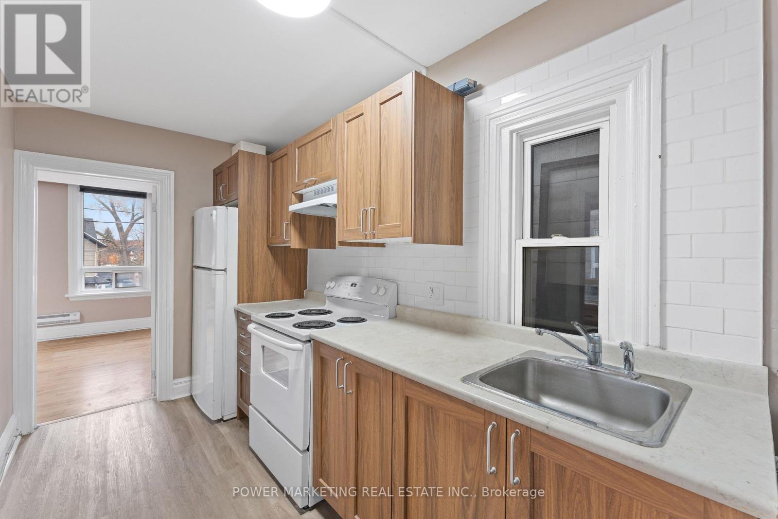 A&b - 684 Bronson Avenue, Ottawa, Ontario  K1S 4E9 - Photo 9 - X12702994