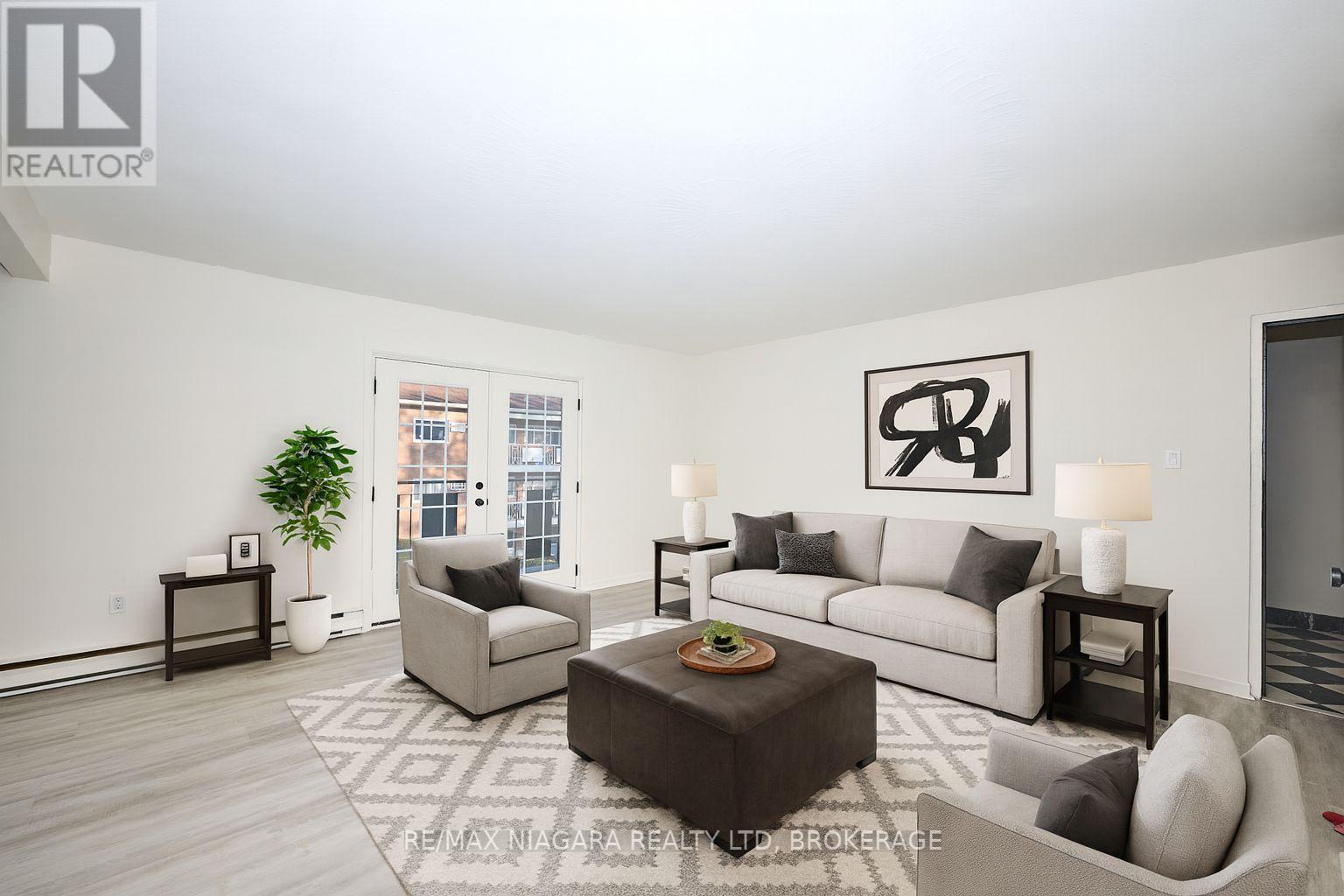 Unit 5 - 141 Plymouth Road, Welland (Lincoln/crowland), Ontario  L3B 3C8 - Photo 1 - X12702788