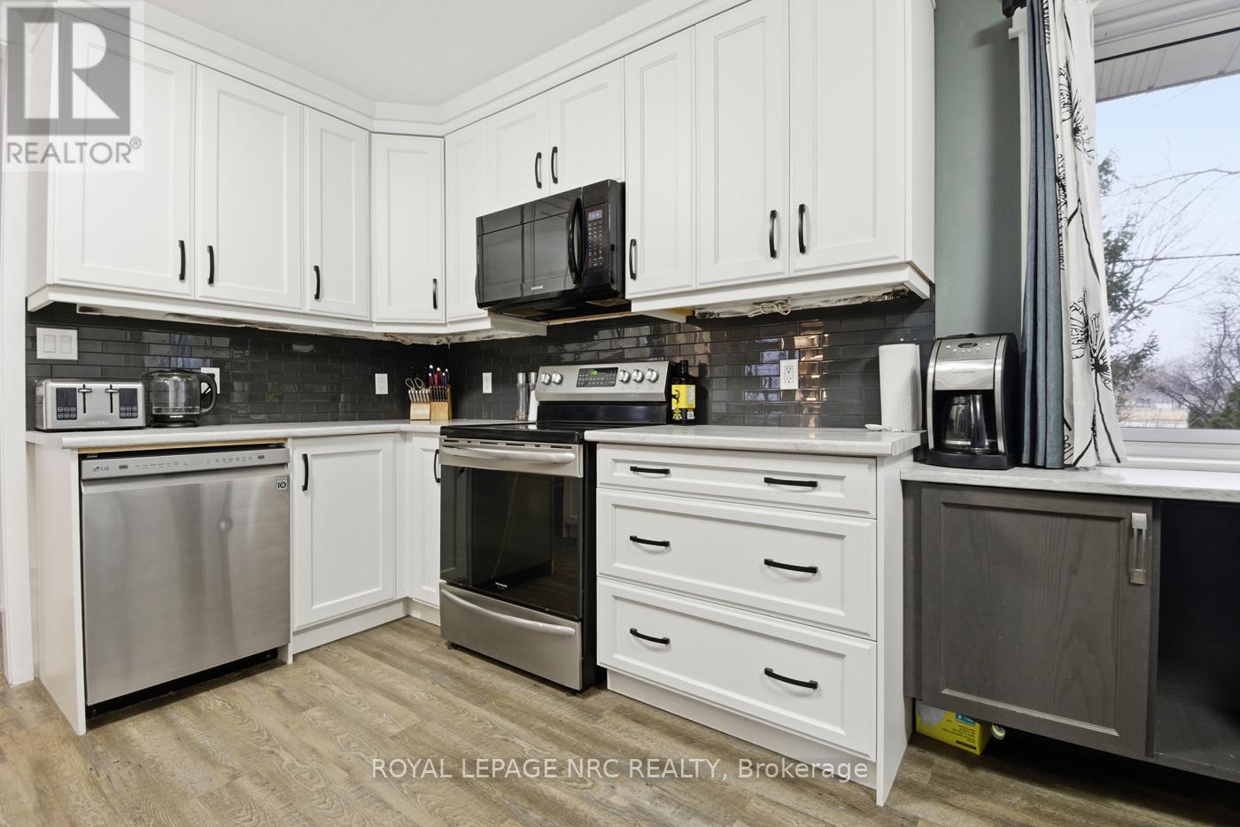 798 Parkdale Avenue, Fort Erie, Ontario  L2A 5B6 - Photo 18 - X12703058