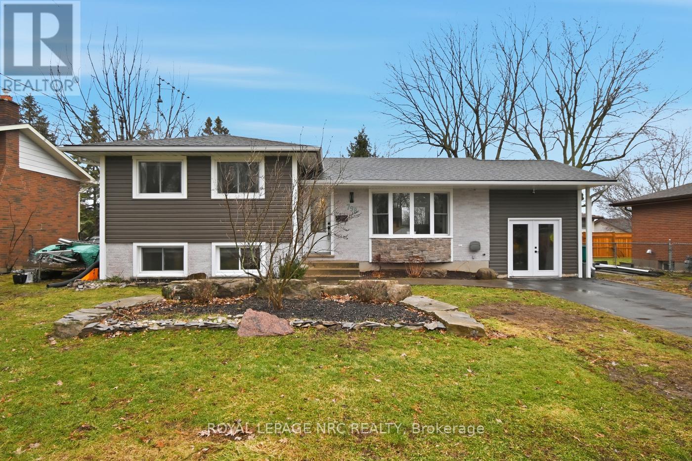 798 Parkdale Avenue, Fort Erie, Ontario  L2A 5B6 - Photo 2 - X12703058