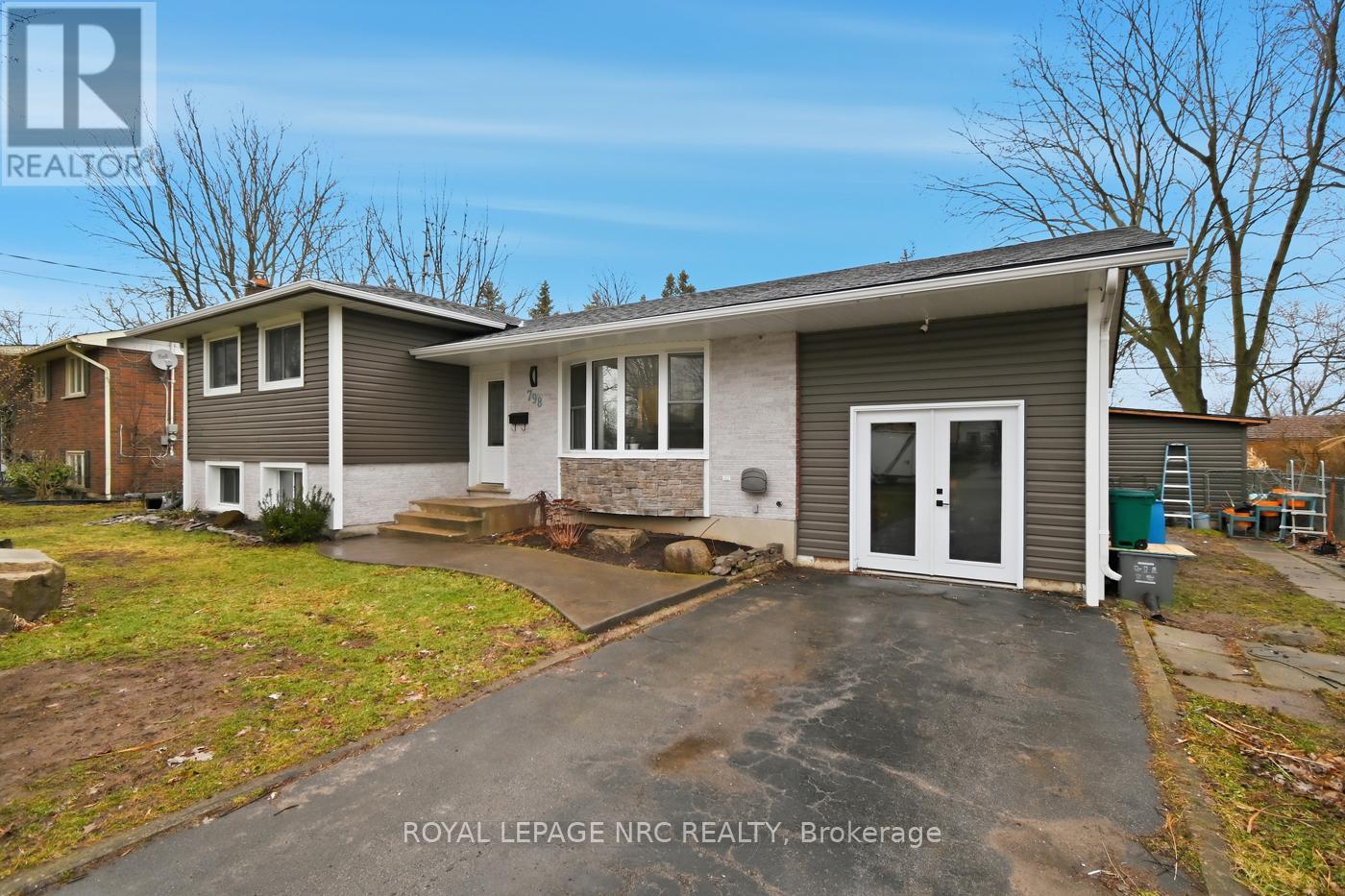 798 Parkdale Avenue, Fort Erie, Ontario  L2A 5B6 - Photo 3 - X12703058