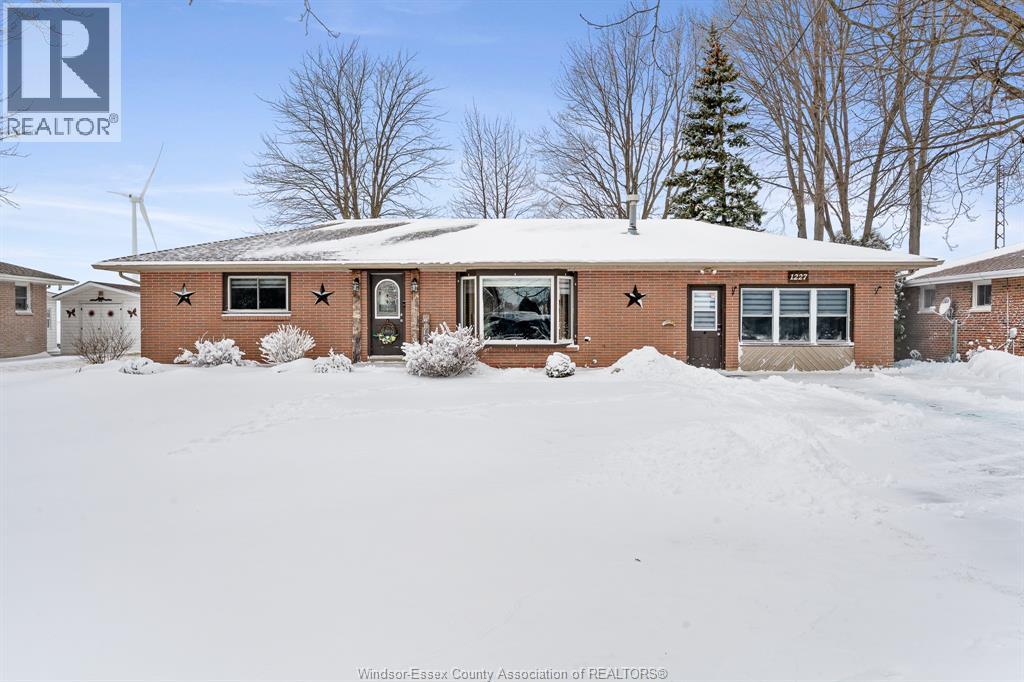 MLS# 26001291: 1227 COUNTY RD 31, Lakeshore, Canada