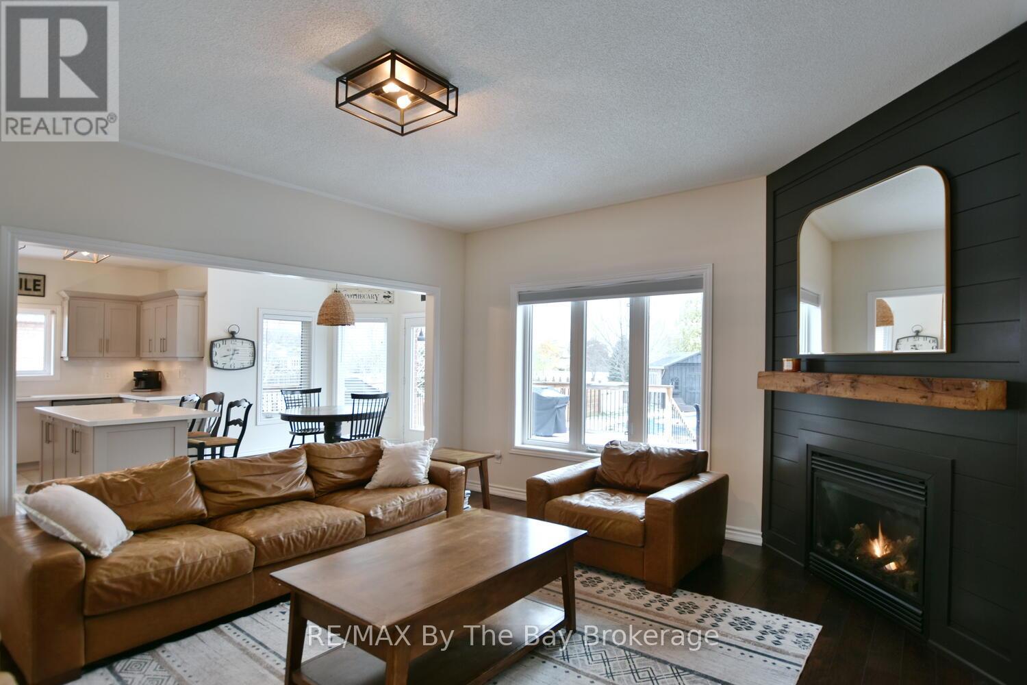 17 Basswood Drive, Wasaga Beach, Ontario  L9Z 0A8 - Photo 6 - S12702914