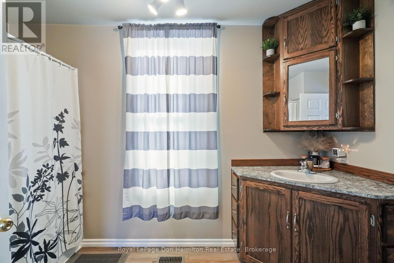 540 Ainley Street, Huron East, Ontario  N0G 1H0 - Photo 19 - X12702974