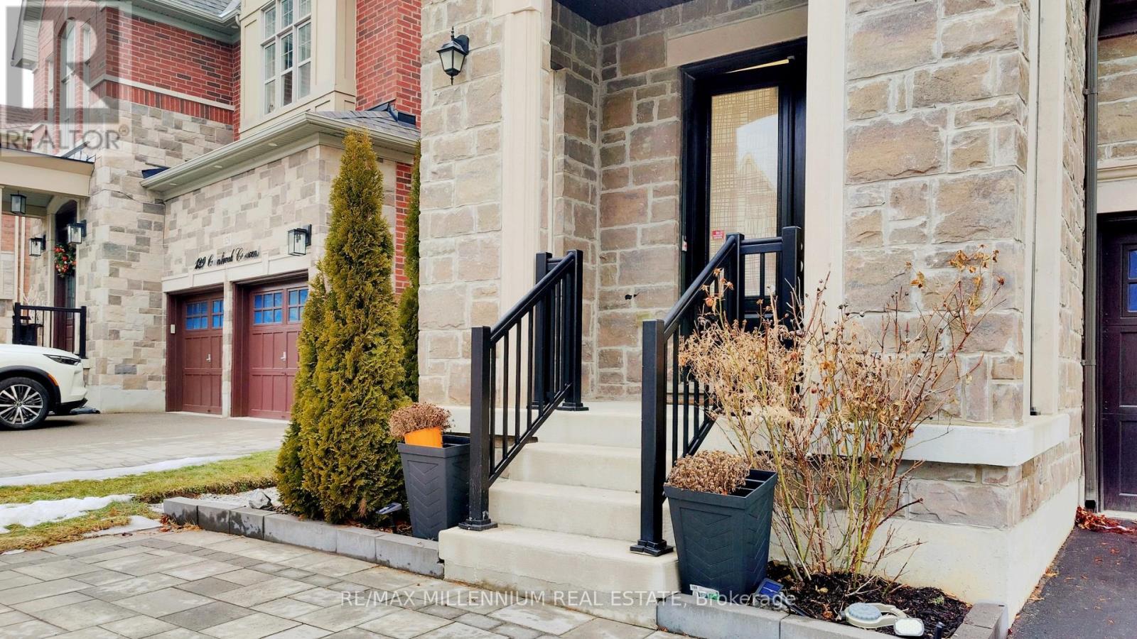 125 Cranbrook Crescent, Vaughan, Ontario  L4H 4G9 - Photo 3 - N12698552