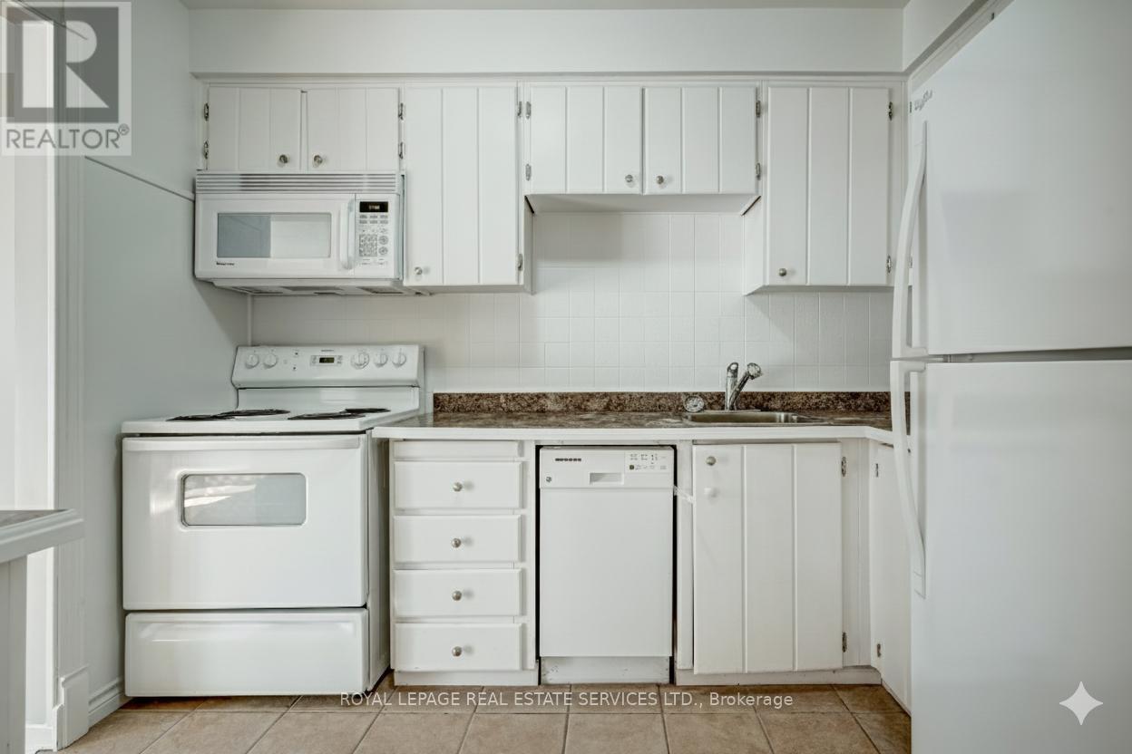 1 - 2411 Sovereign Street, Oakville, Ontario  L6L 1M1 - Photo 5 - W12594684