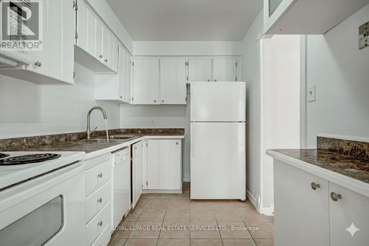 1 - 2411 Sovereign Street, Oakville, Ontario  L6L 1M1 - Photo 6 - W12594684