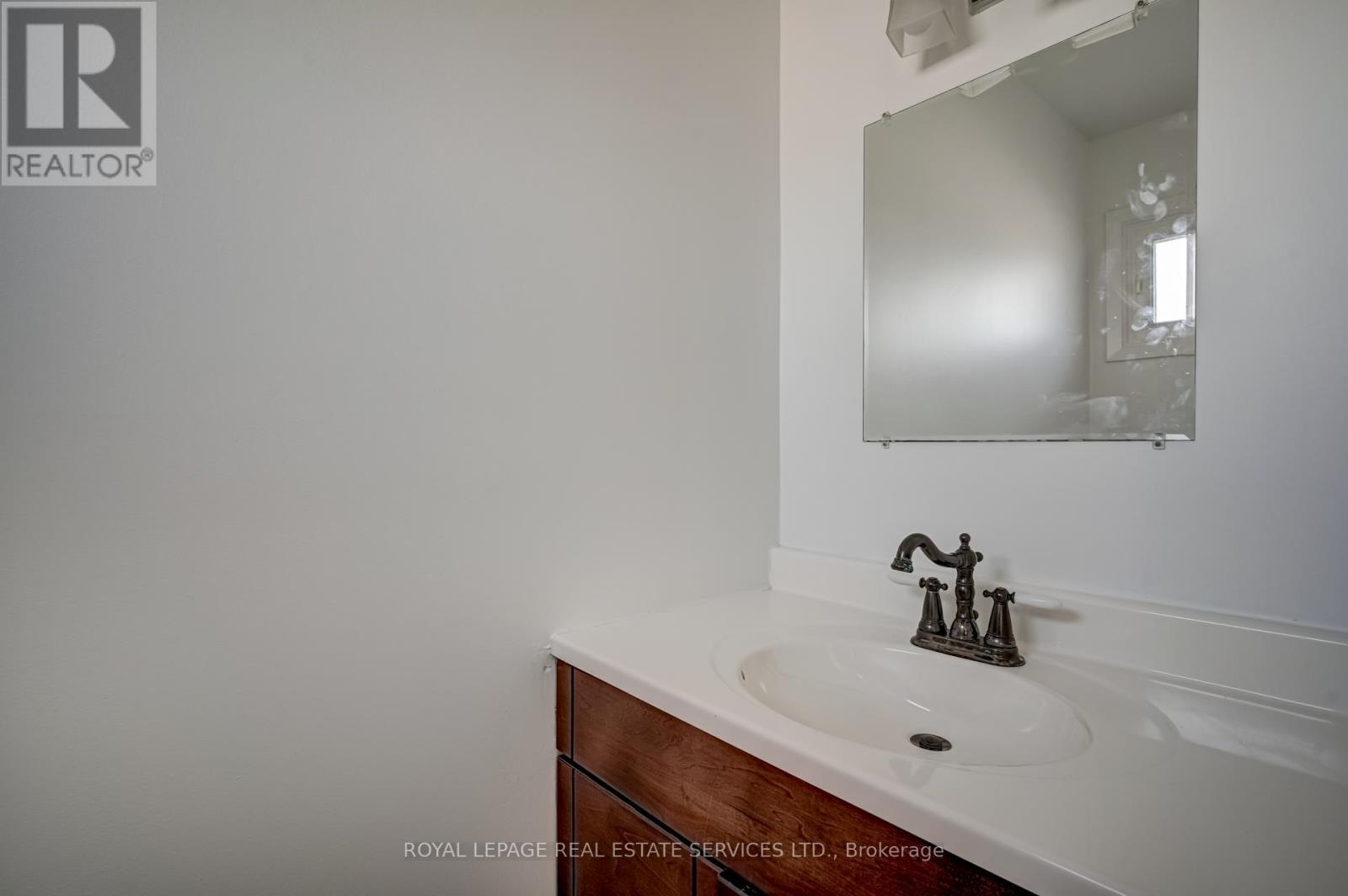 1 - 2411 Sovereign Street, Oakville, Ontario  L6L 1M1 - Photo 9 - W12594684