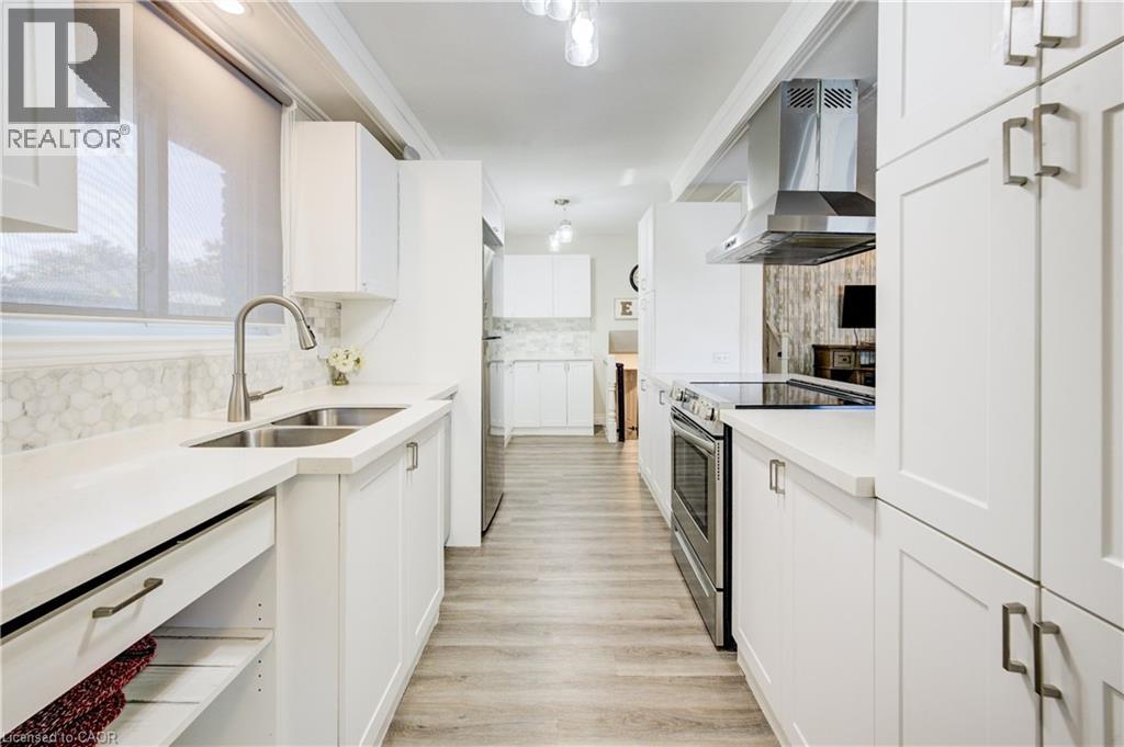 4 Jill Court, St. Catharines, Ontario  L2S 1A6 - Photo 4 - 40787510