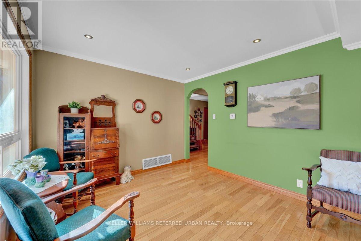 116 Burnett Avenue, Toronto, Ontario  M2N 1V5 - Photo 5 - C12702960