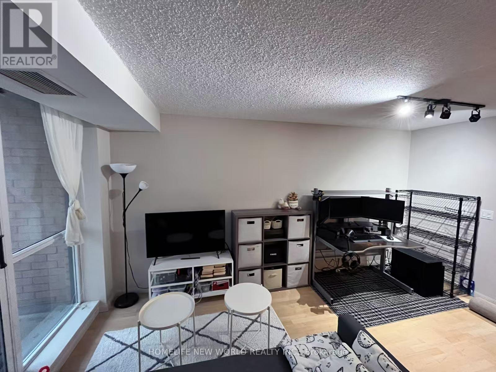 1406 - 140 Simcoe Street, Toronto, Ontario  M5H 4E9 - Photo 10 - C12703090