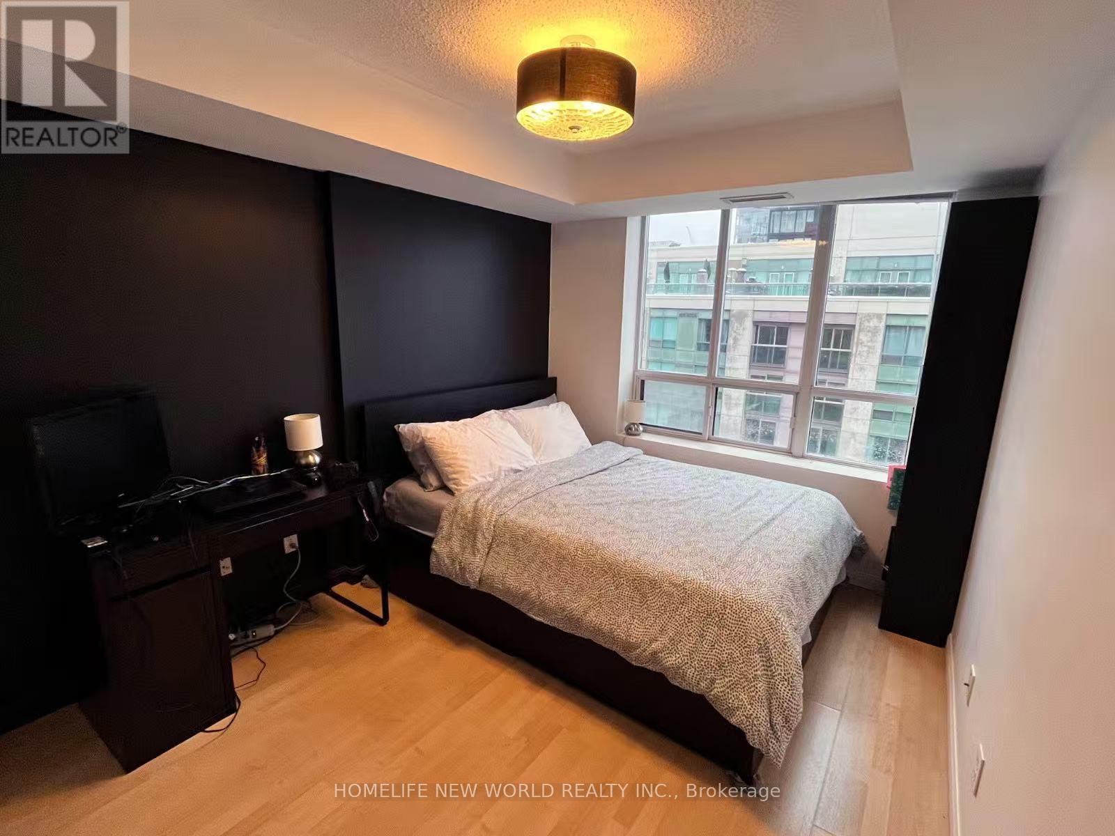 1406 - 140 Simcoe Street, Toronto, Ontario  M5H 4E9 - Photo 3 - C12703090