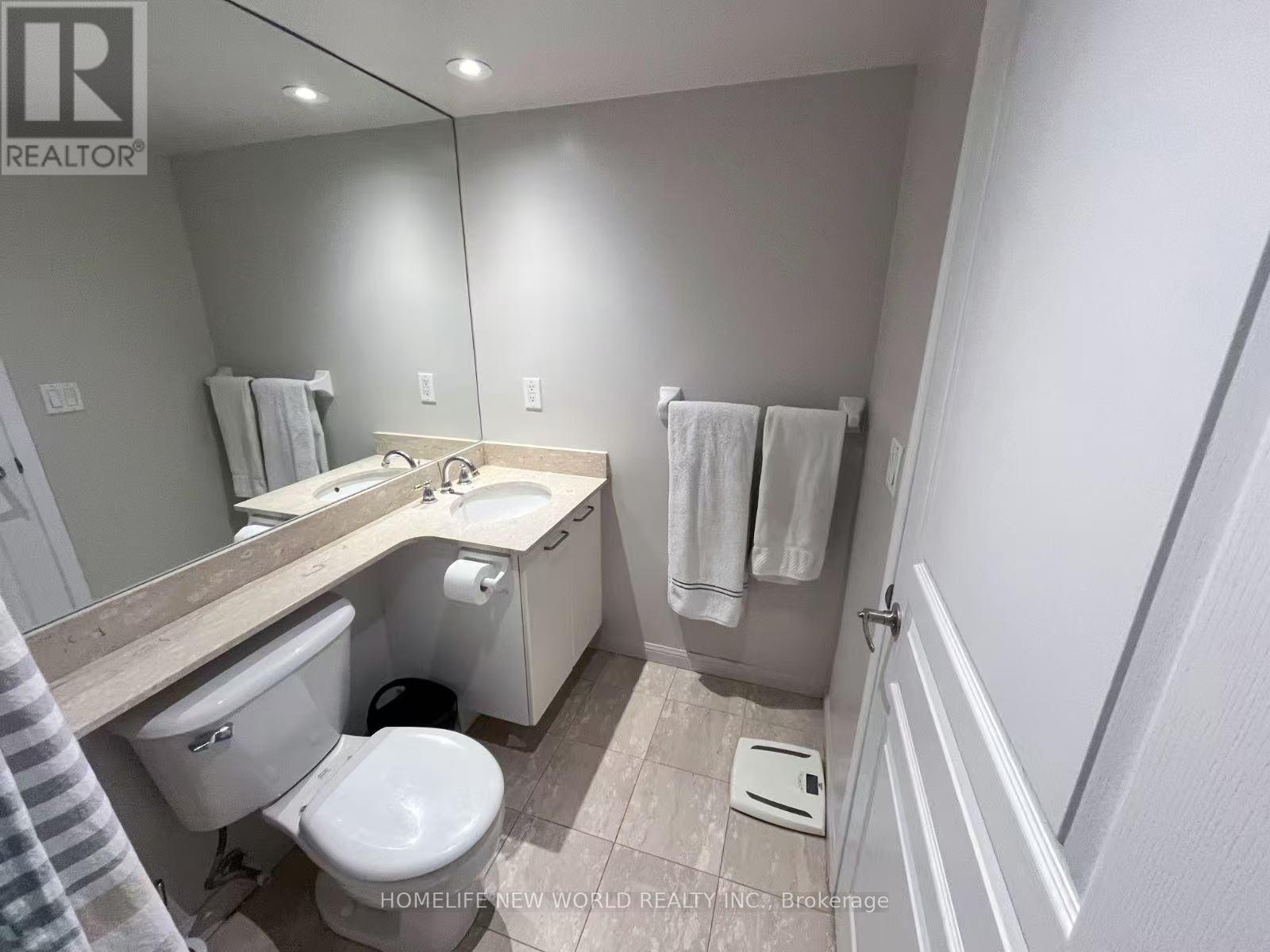 1406 - 140 Simcoe Street, Toronto, Ontario  M5H 4E9 - Photo 5 - C12703090