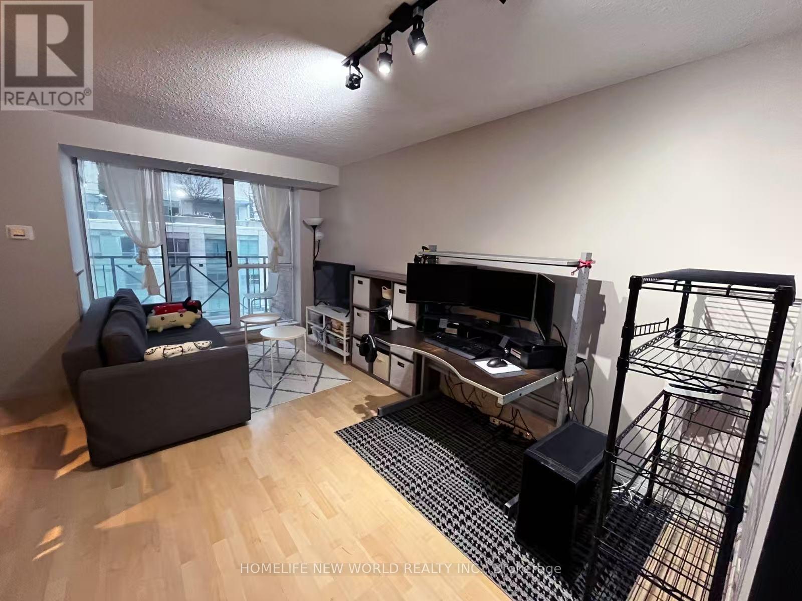 1406 - 140 Simcoe Street, Toronto, Ontario  M5H 4E9 - Photo 8 - C12703090