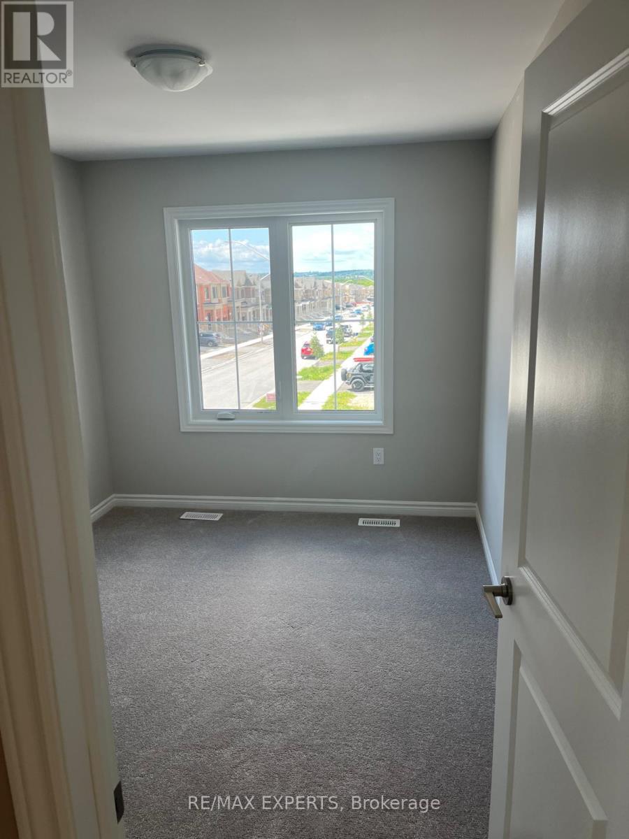 111 Greer Street, Barrie, Ontario  L9J 0R6 - Photo 10 - S12703026