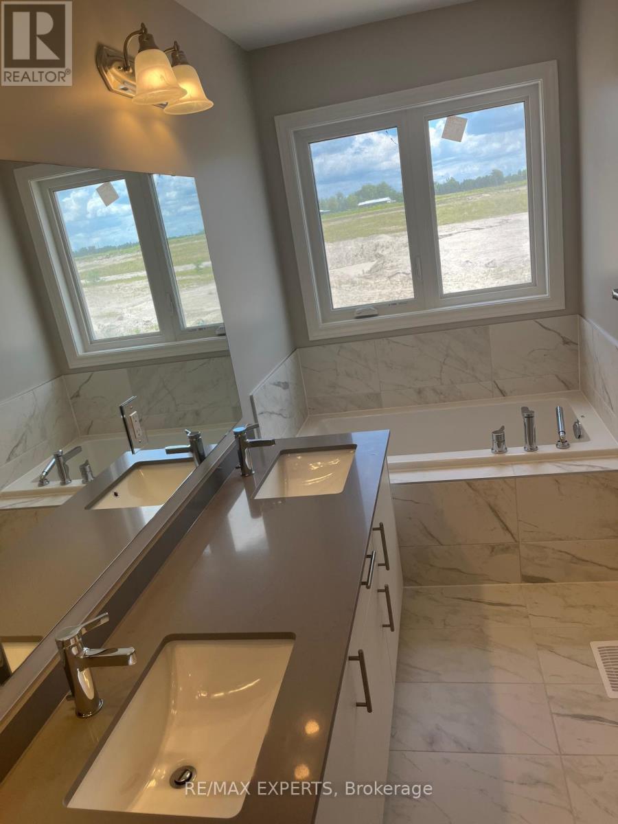 111 Greer Street, Barrie, Ontario  L9J 0R6 - Photo 2 - S12703026