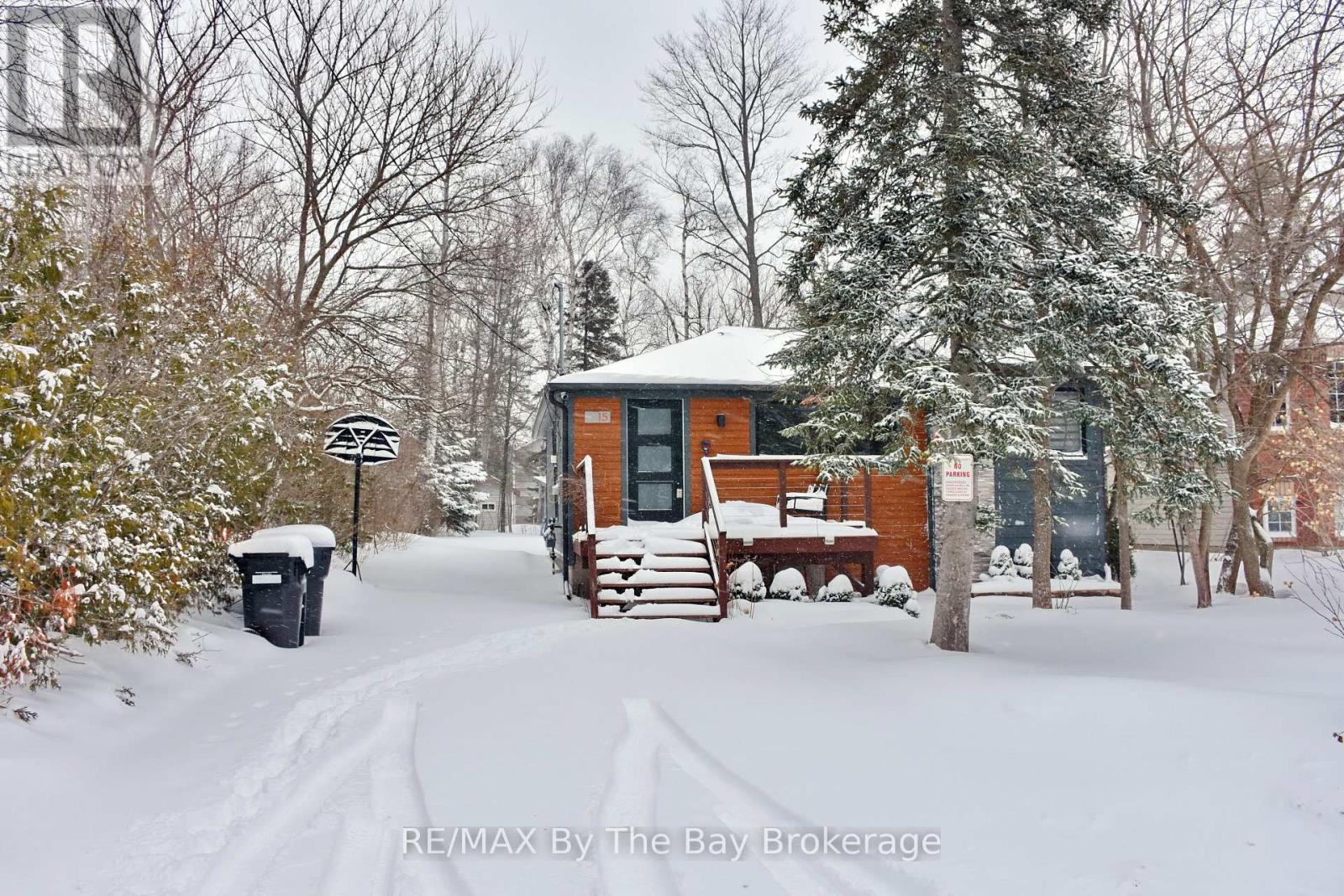 15 61st Street S, Wasaga Beach, Ontario  L9Z 1W1 - Photo 3 - S12703200