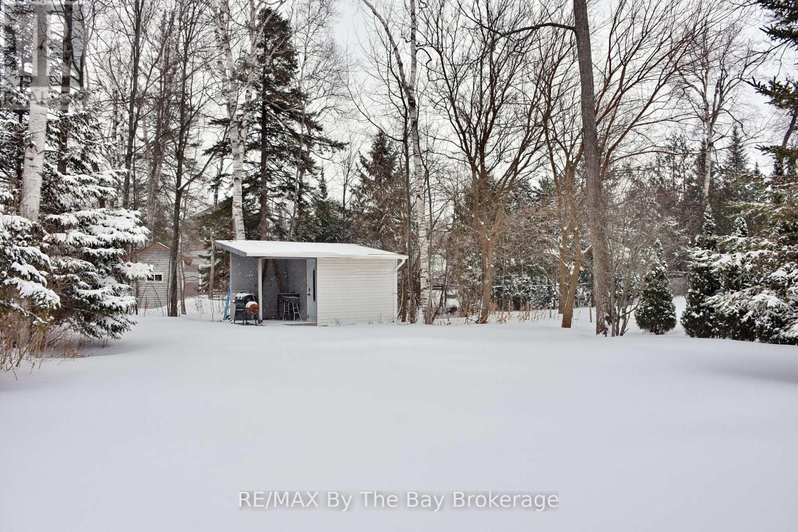 15 61st Street S, Wasaga Beach, Ontario  L9Z 1W1 - Photo 6 - S12703200