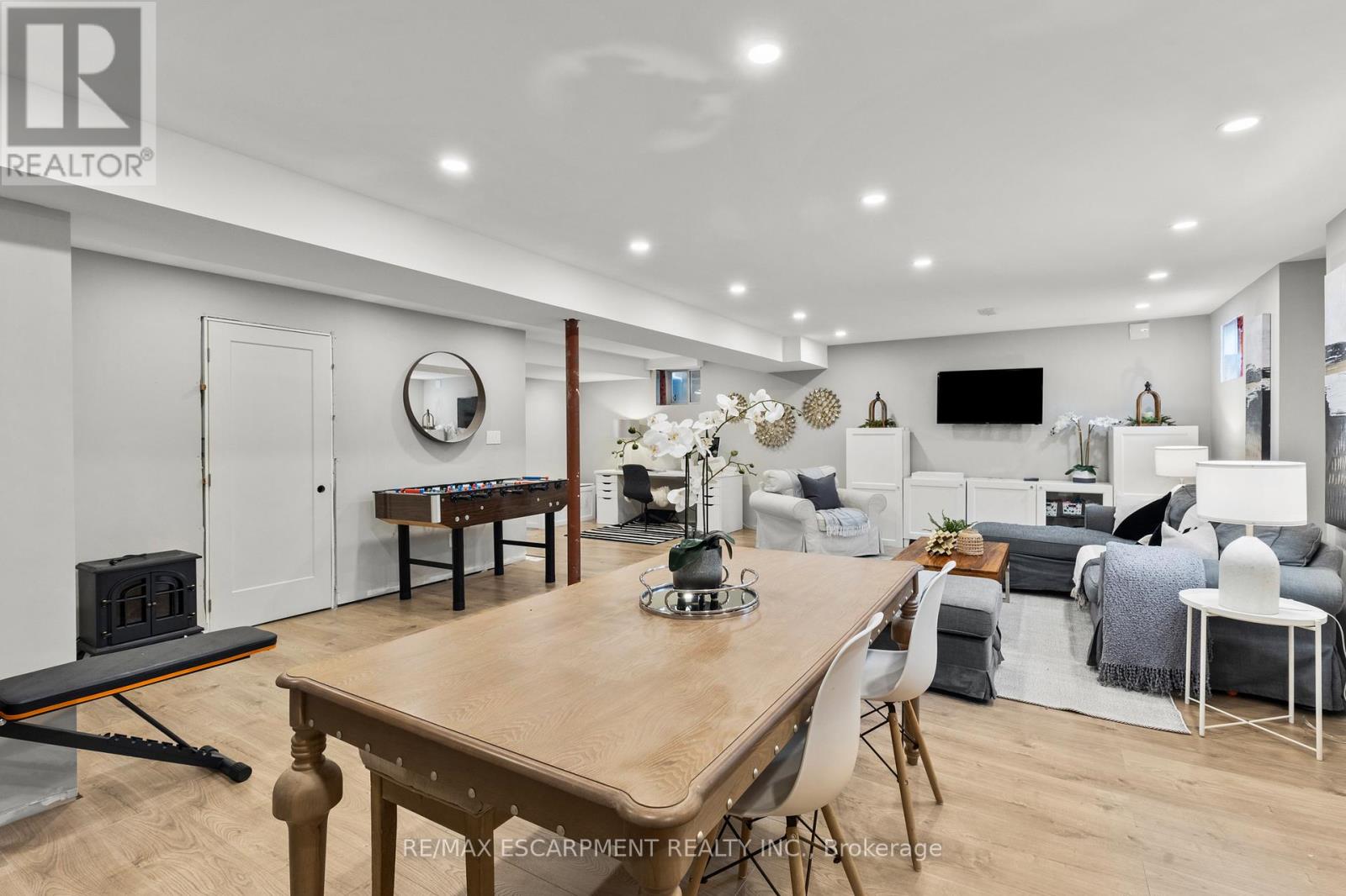 136 Hatt Court, Milton (Fo Ford), Ontario  L9E 1G7 - Photo 42 - W12702874