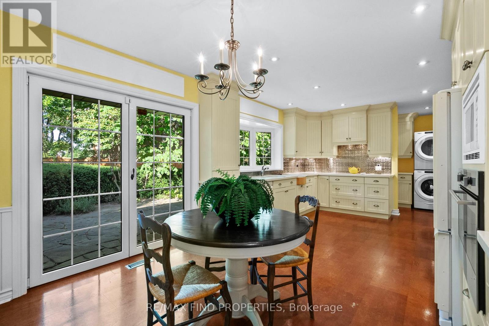 56 Edenvale Crescent, Toronto, Ontario  M9A 4A6 - Photo 11 - W12702882