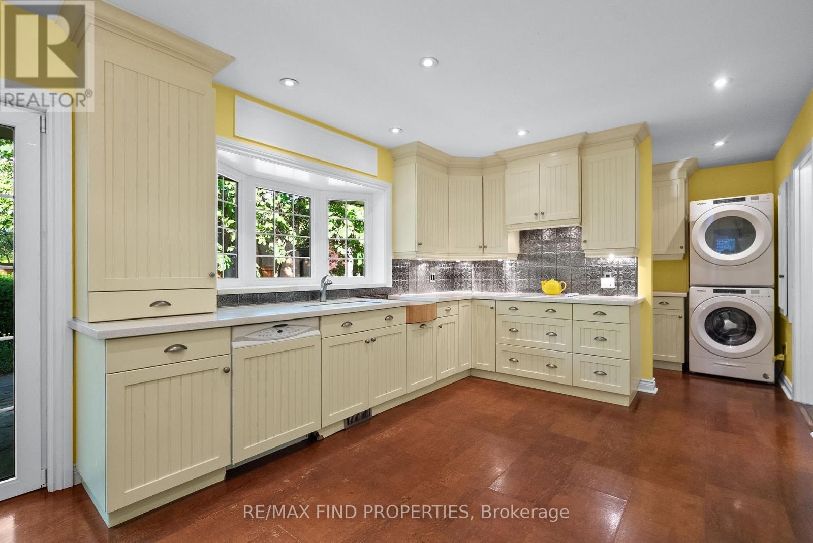 56 Edenvale Crescent, Toronto, Ontario  M9A 4A6 - Photo 12 - W12702882