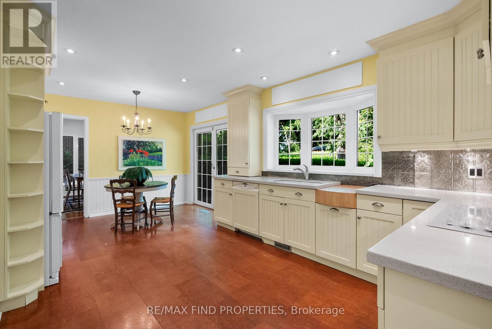 56 Edenvale Crescent, Toronto, Ontario  M9A 4A6 - Photo 13 - W12702882