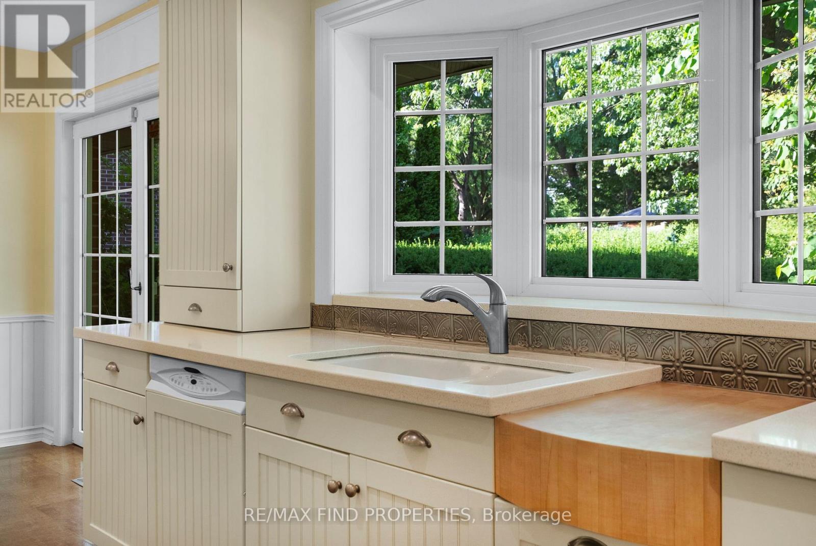 56 Edenvale Crescent, Toronto, Ontario  M9A 4A6 - Photo 14 - W12702882