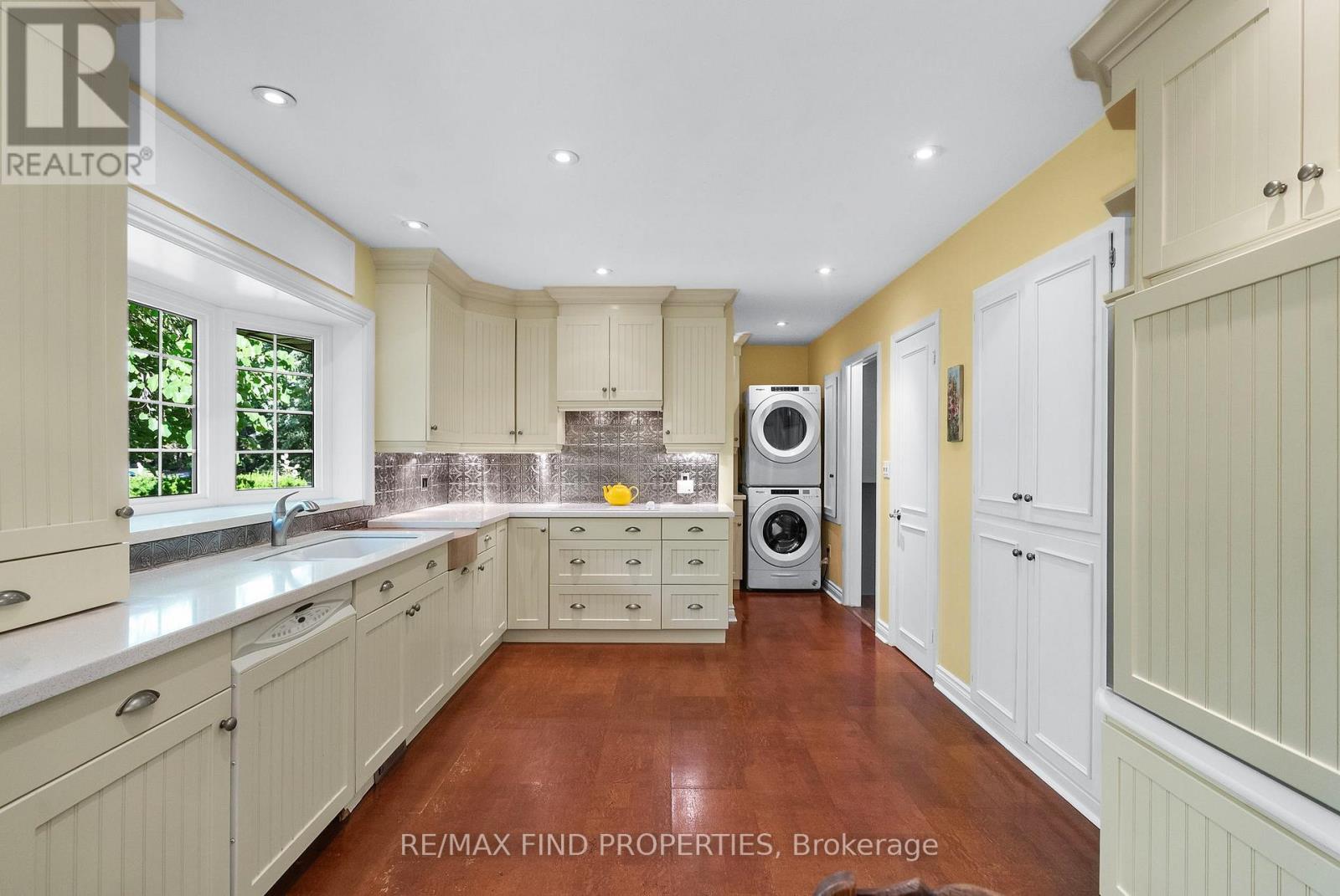 56 Edenvale Crescent, Toronto, Ontario  M9A 4A6 - Photo 17 - W12702882