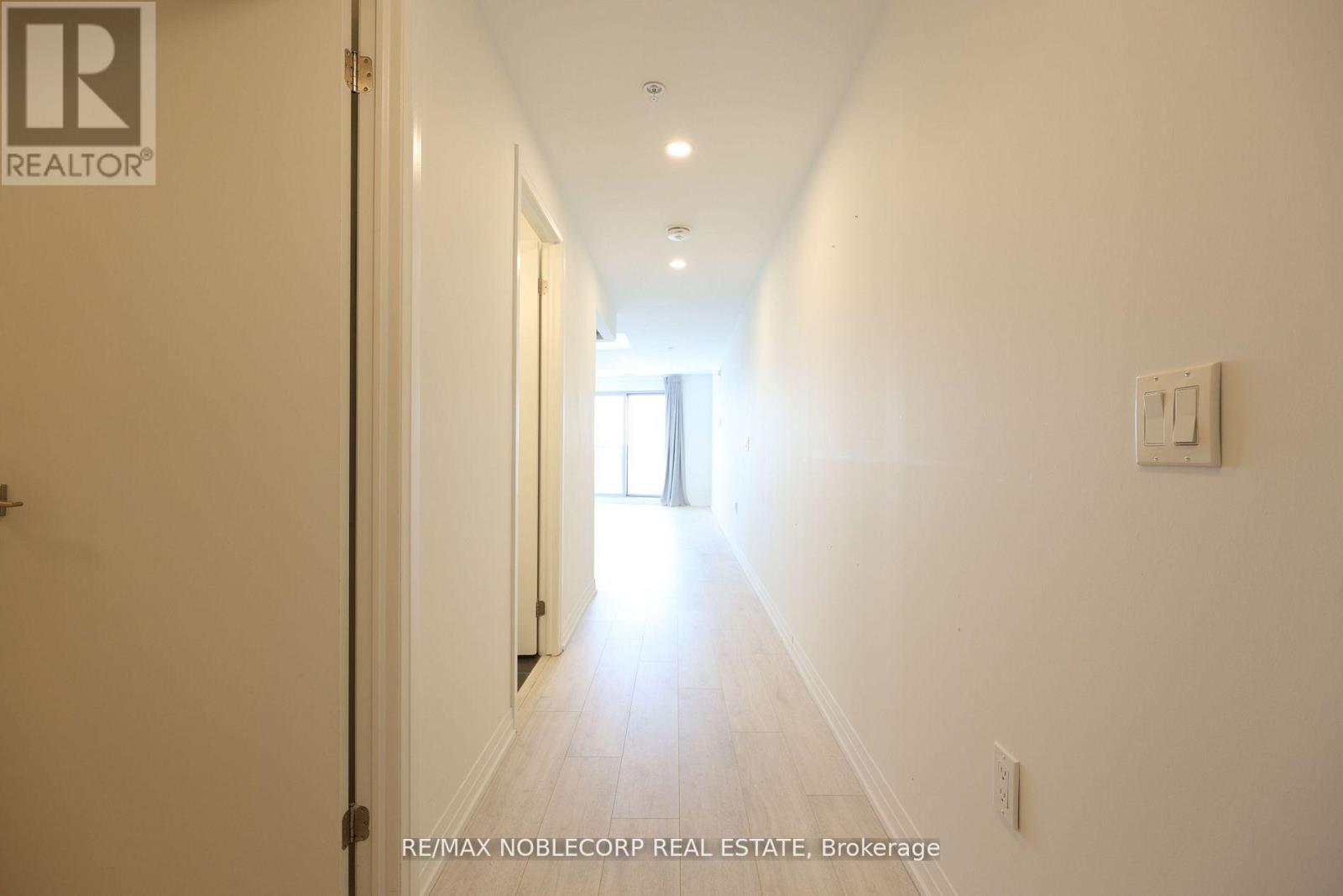 510 - 408 Browns Line, Toronto, Ontario  M8W 0C3 - Photo 2 - W12702910