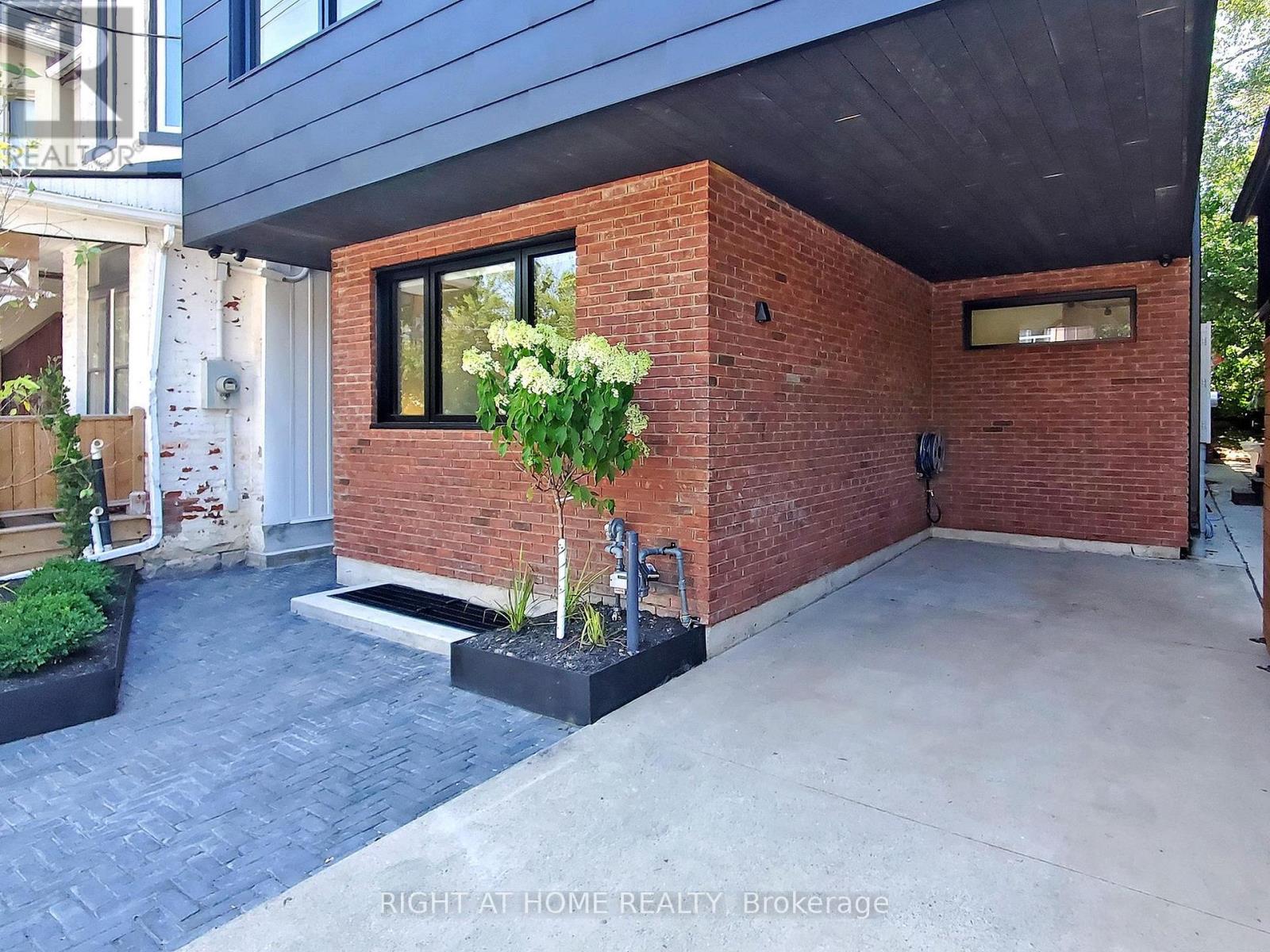 2 - 798 Dovercourt Road, Toronto, Ontario  M6H 2X3 - Photo 4 - W12702966