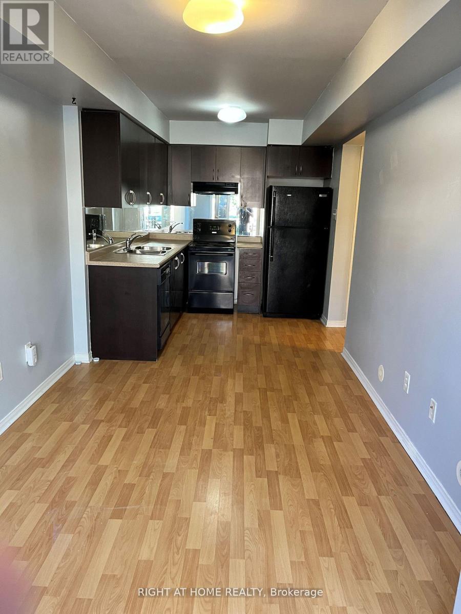 4975 Southampton Drive, Mississauga, Ontario  L5M 8E4 - Photo 5 - W12703054