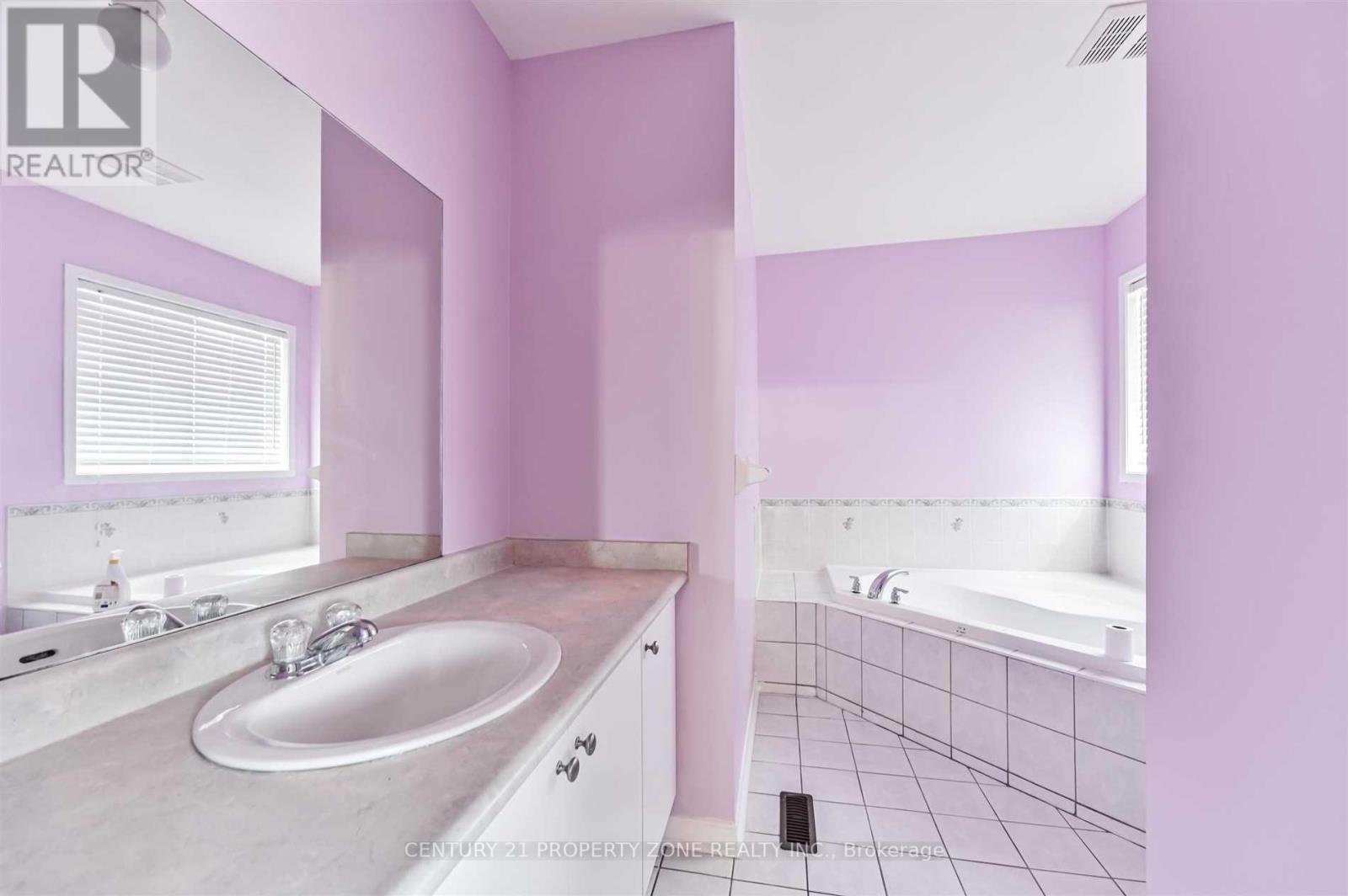 Upper - 36 Schooner Drive, Brampton, Ontario  L7A 3H3 - Photo 11 - W12703056