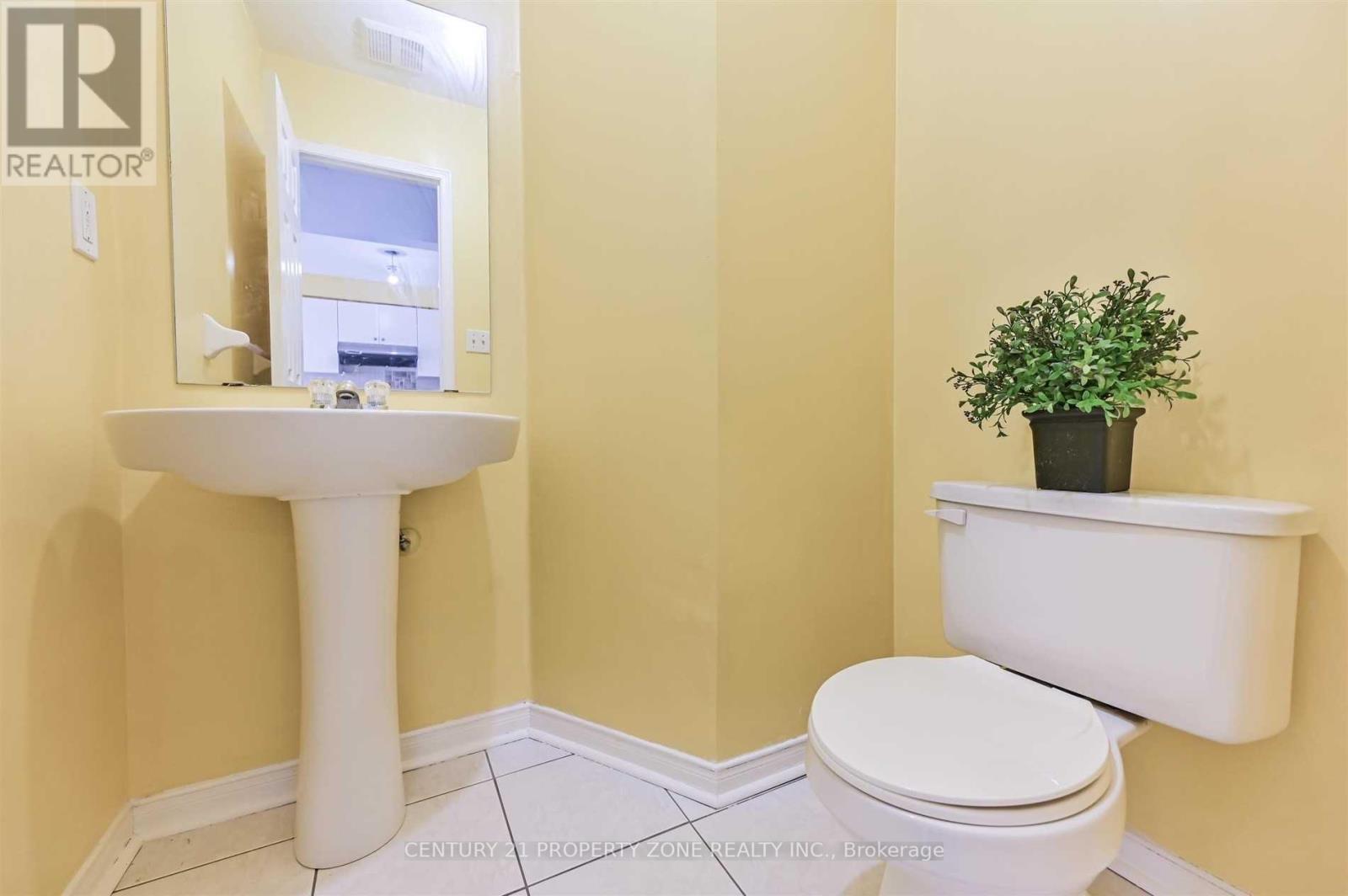 Upper - 36 Schooner Drive, Brampton, Ontario  L7A 3H3 - Photo 6 - W12703056