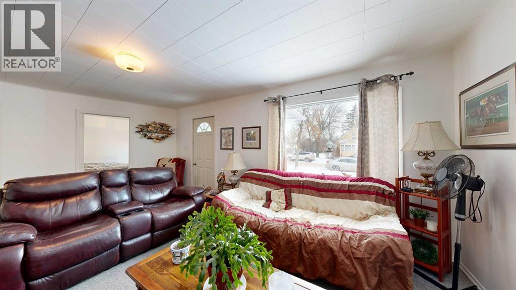 4716 51 Street, Stettler, Alberta  T4K 1J5 - Photo 4 - A2275629