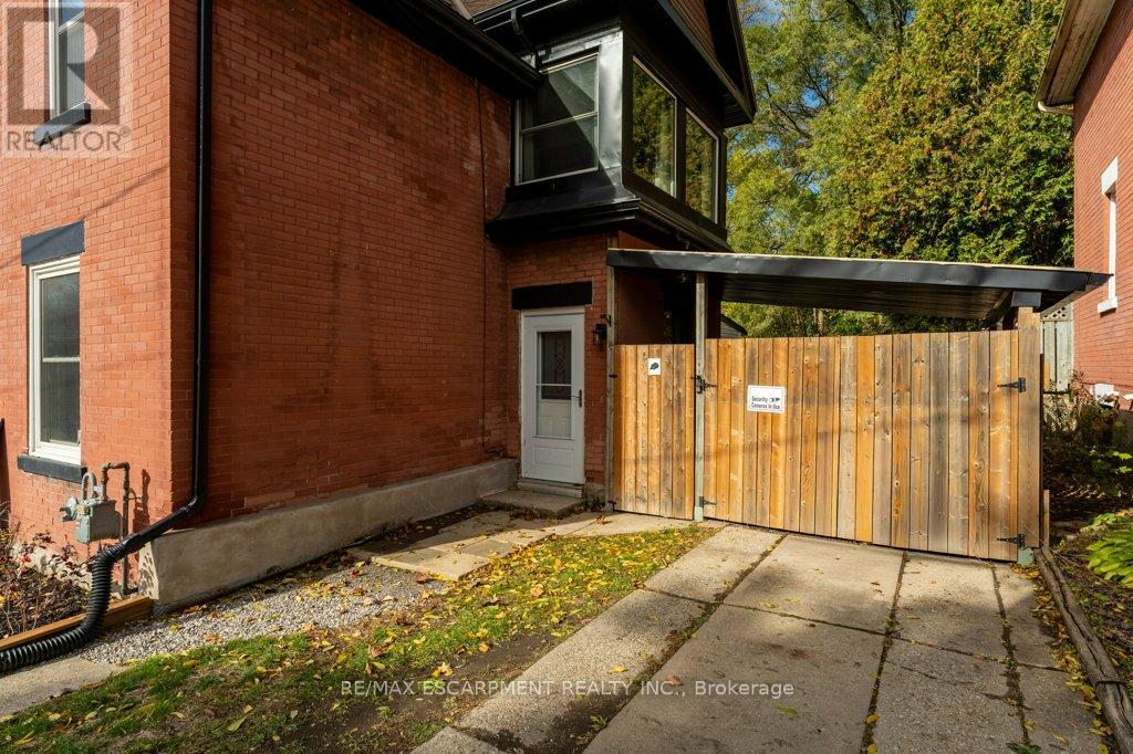 6 Glanville Avenue, Brantford, Ontario  N3S 2Y7 - Photo 5 - X12702892