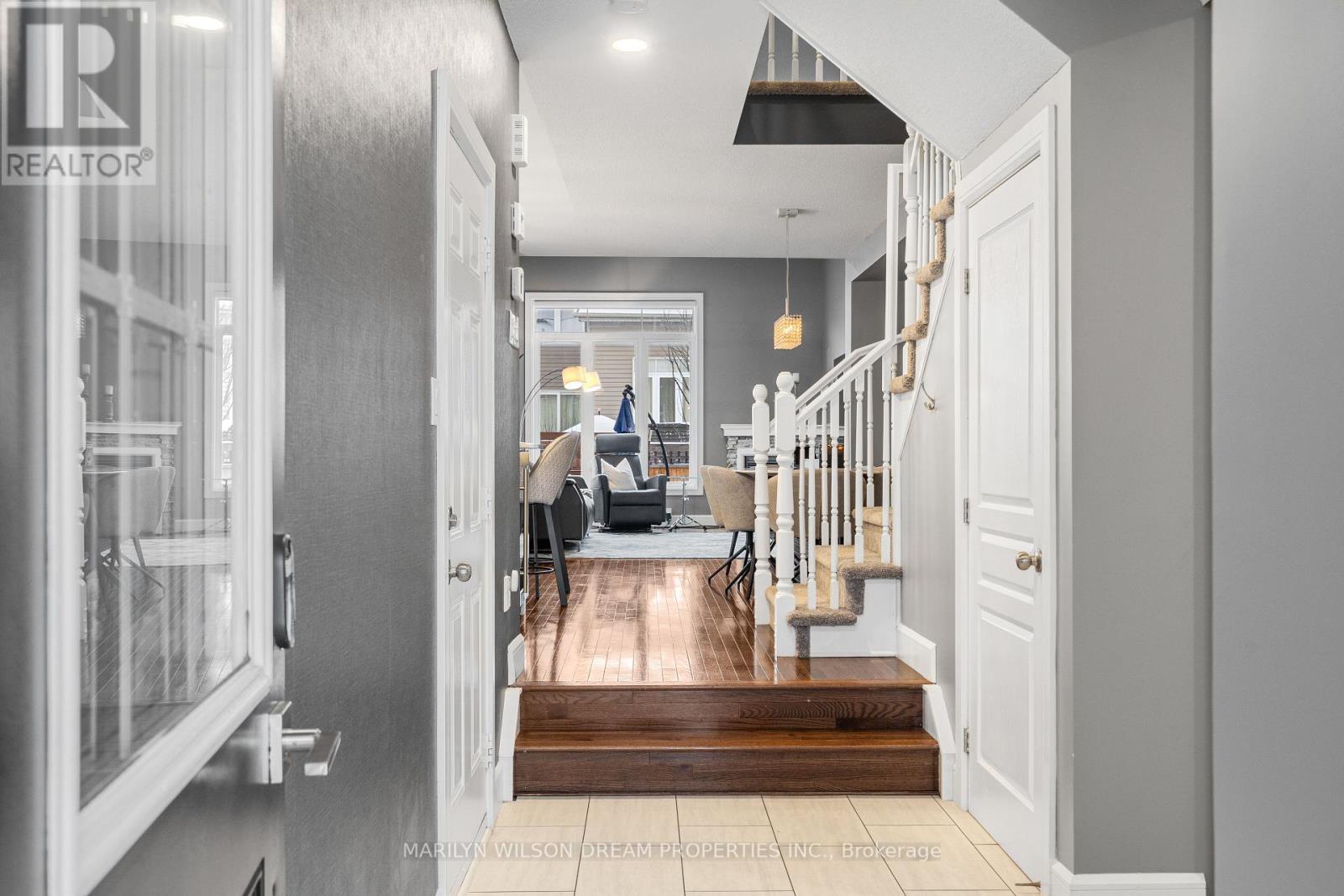 190 Tandalee Crescent, Ottawa, Ontario  K2M 0A2 - Photo 3 - X12703158