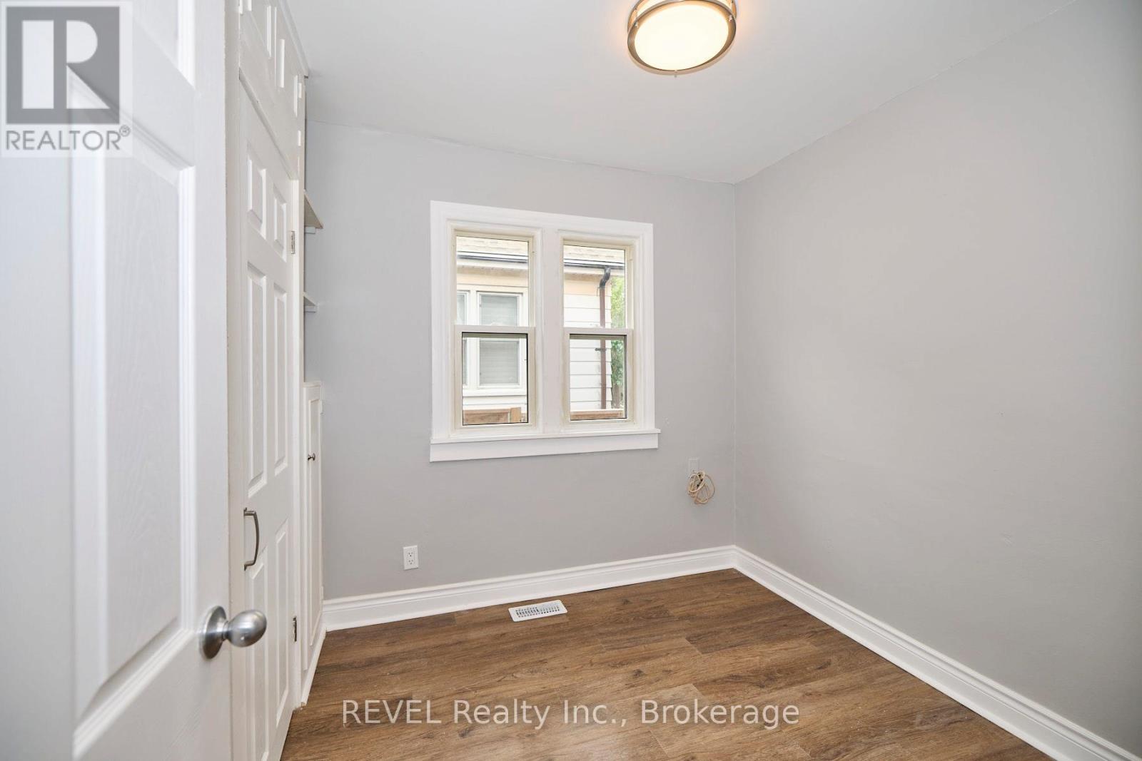 43 Cosby Avenue, St. Catharines (Facer), Ontario  L2M 5R7 - Photo 8 - X12703164