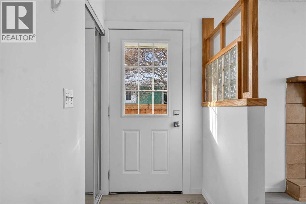 3283 Dover Ridge Drive Se, Calgary, Alberta  T2B 2A8 - Photo 2 - A2279722