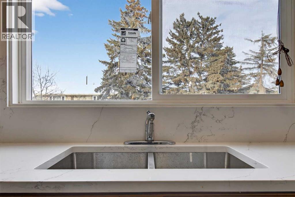 3283 Dover Ridge Drive Se, Calgary, Alberta  T2B 2A8 - Photo 9 - A2279722