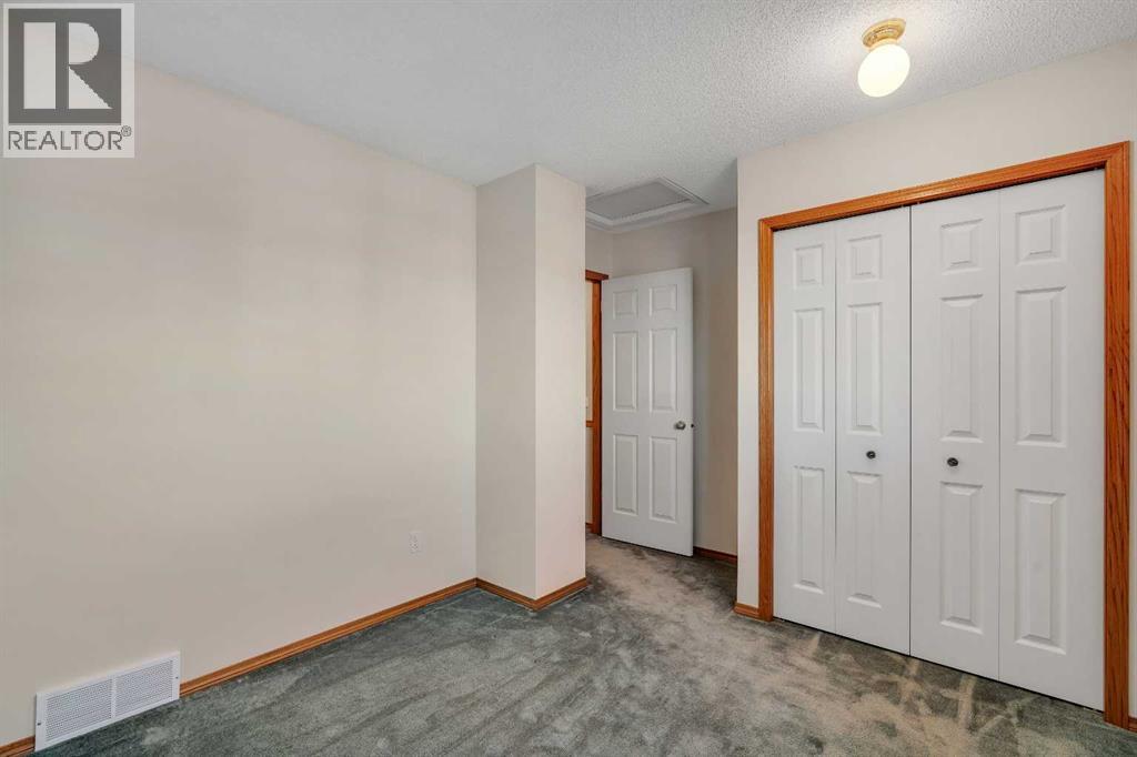 9526 21 Street Se, Calgary, Alberta  T2C 4J4 - Photo 18 - A2277743