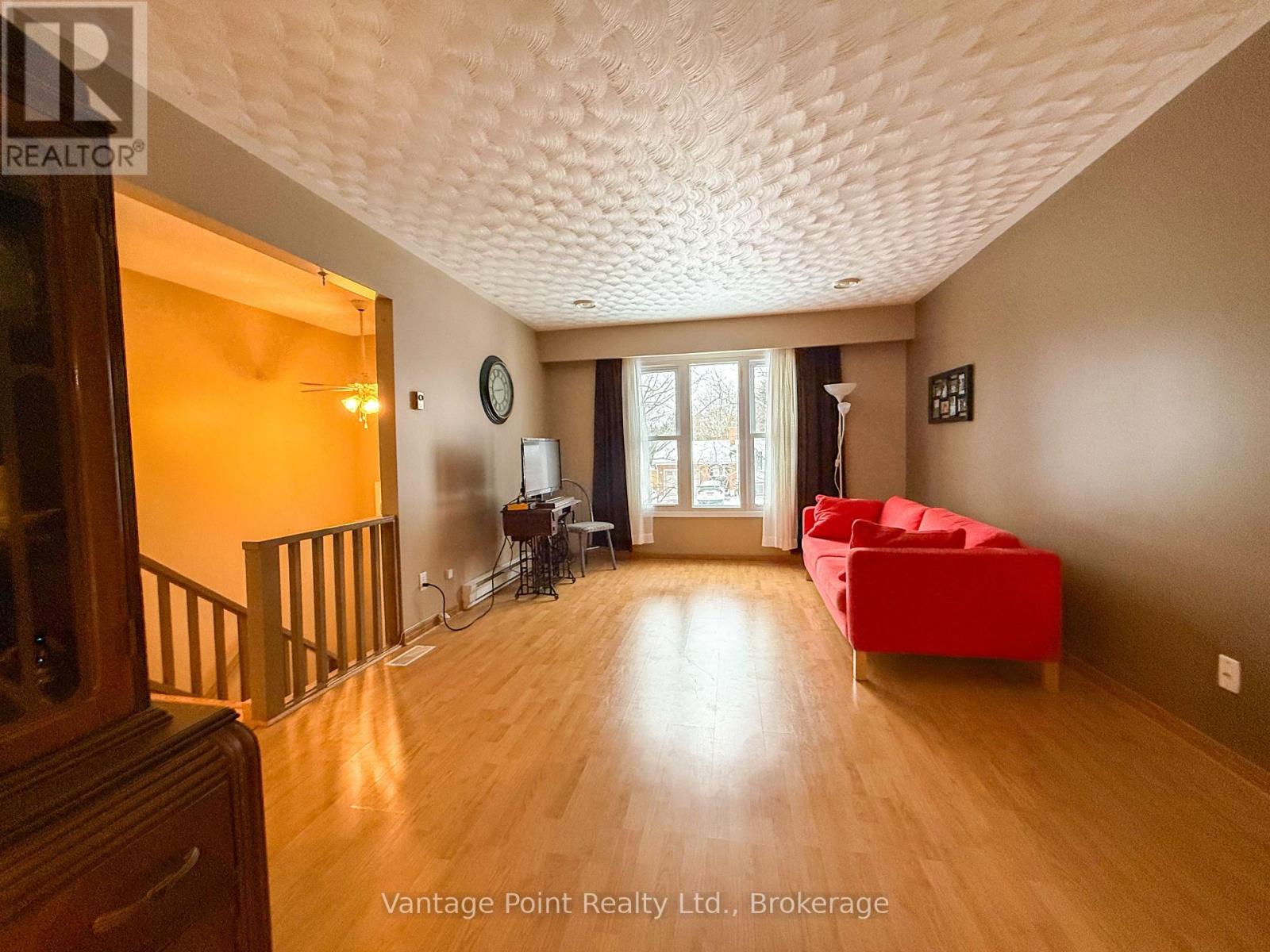 154 15th Ave Close, Hanover, Ontario  N4N 3P8 - Photo 13 - X12702736