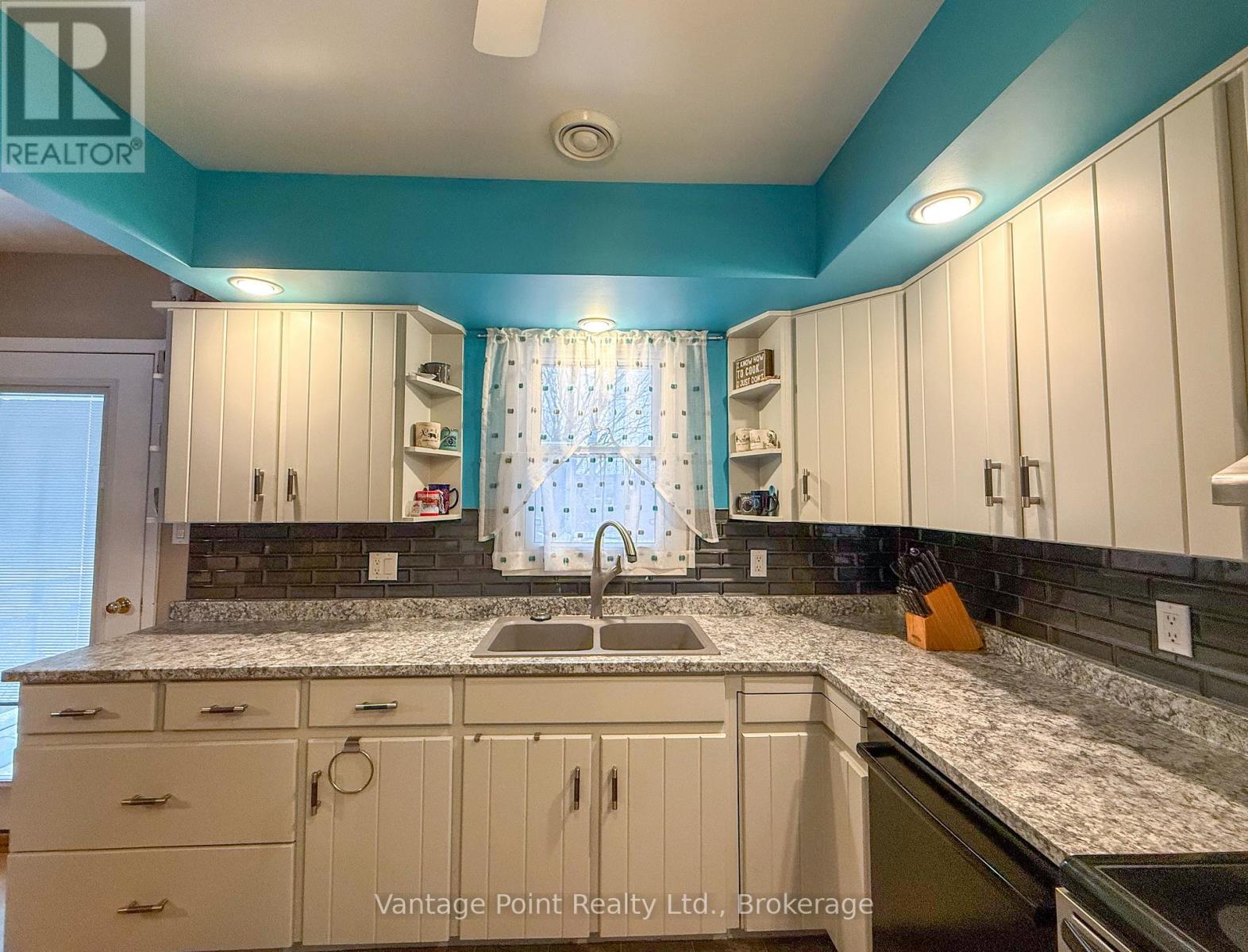 154 15th Ave Close, Hanover, Ontario  N4N 3P8 - Photo 6 - X12702736