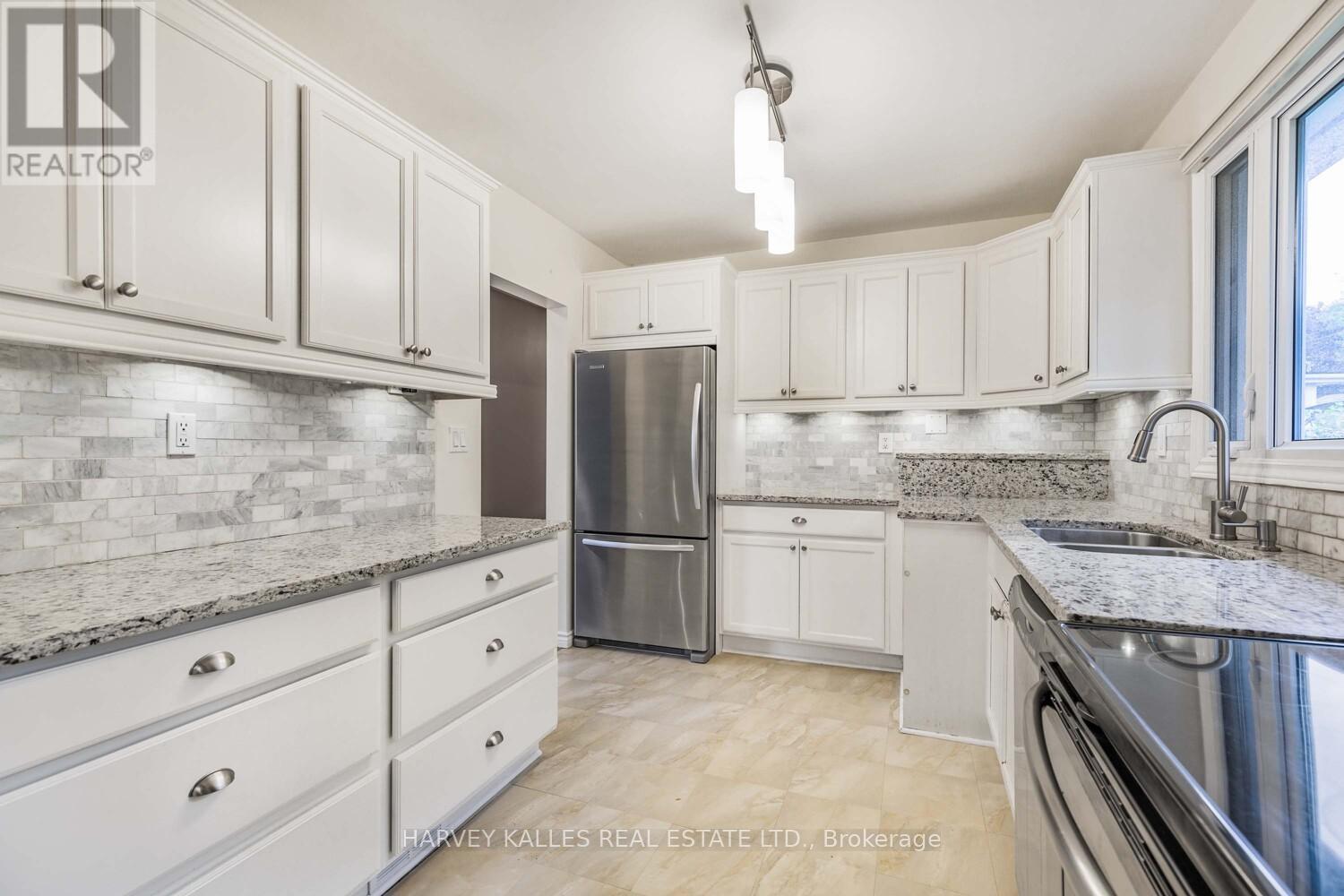 246 Brighton Avenue, Toronto, Ontario  M3H 4E7 - Photo 8 - C12703160