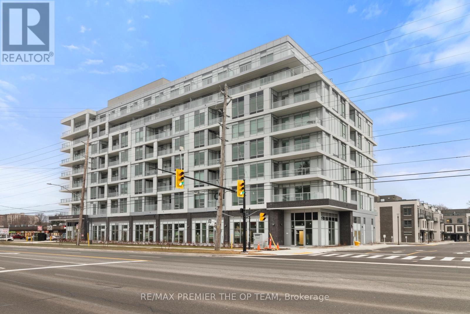 204 - 500 Plains Road E, Burlington, Ontario  L7T 0C8 - Photo 2 - W12697080