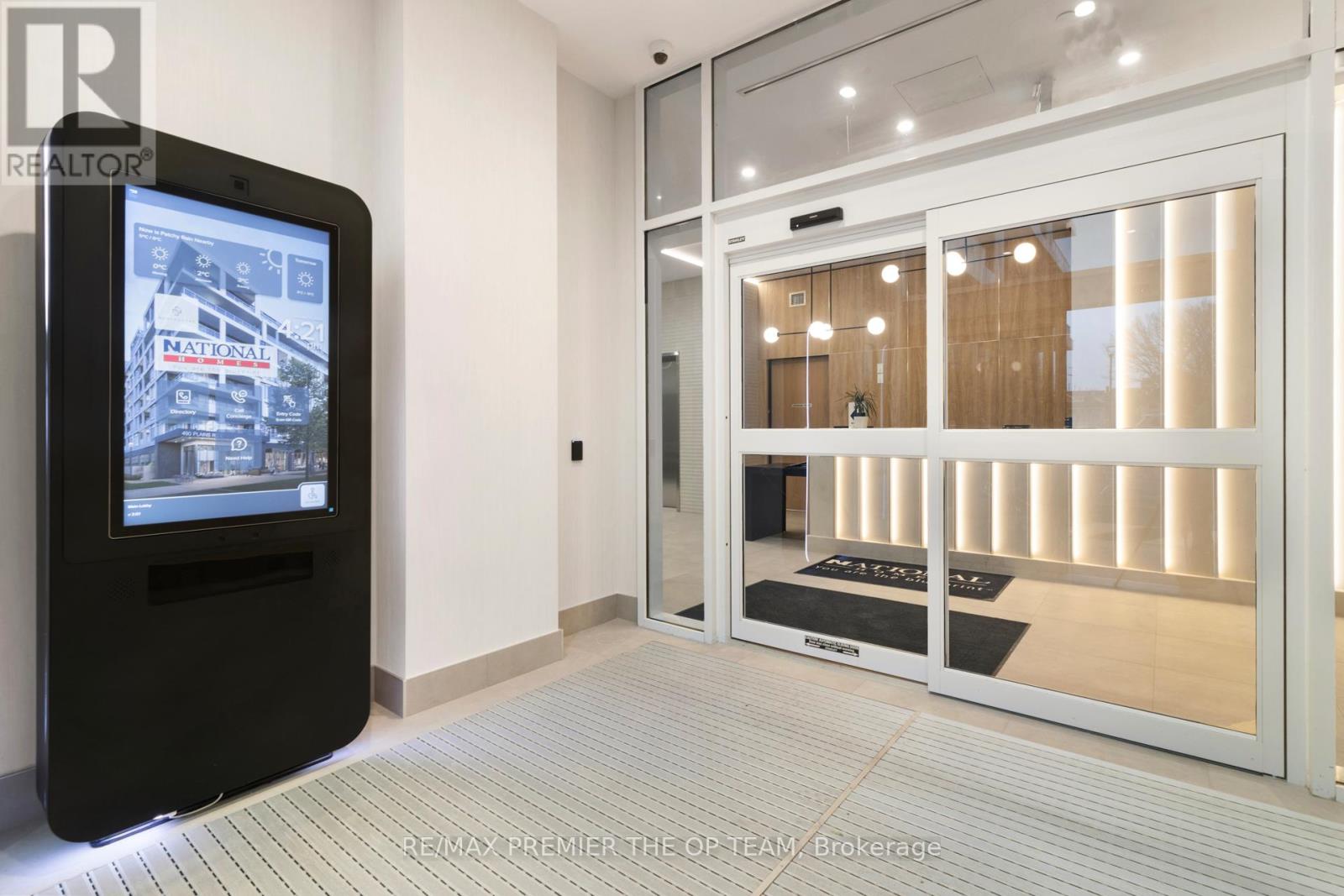 204 - 500 Plains Road E, Burlington, Ontario  L7T 0C8 - Photo 9 - W12697080